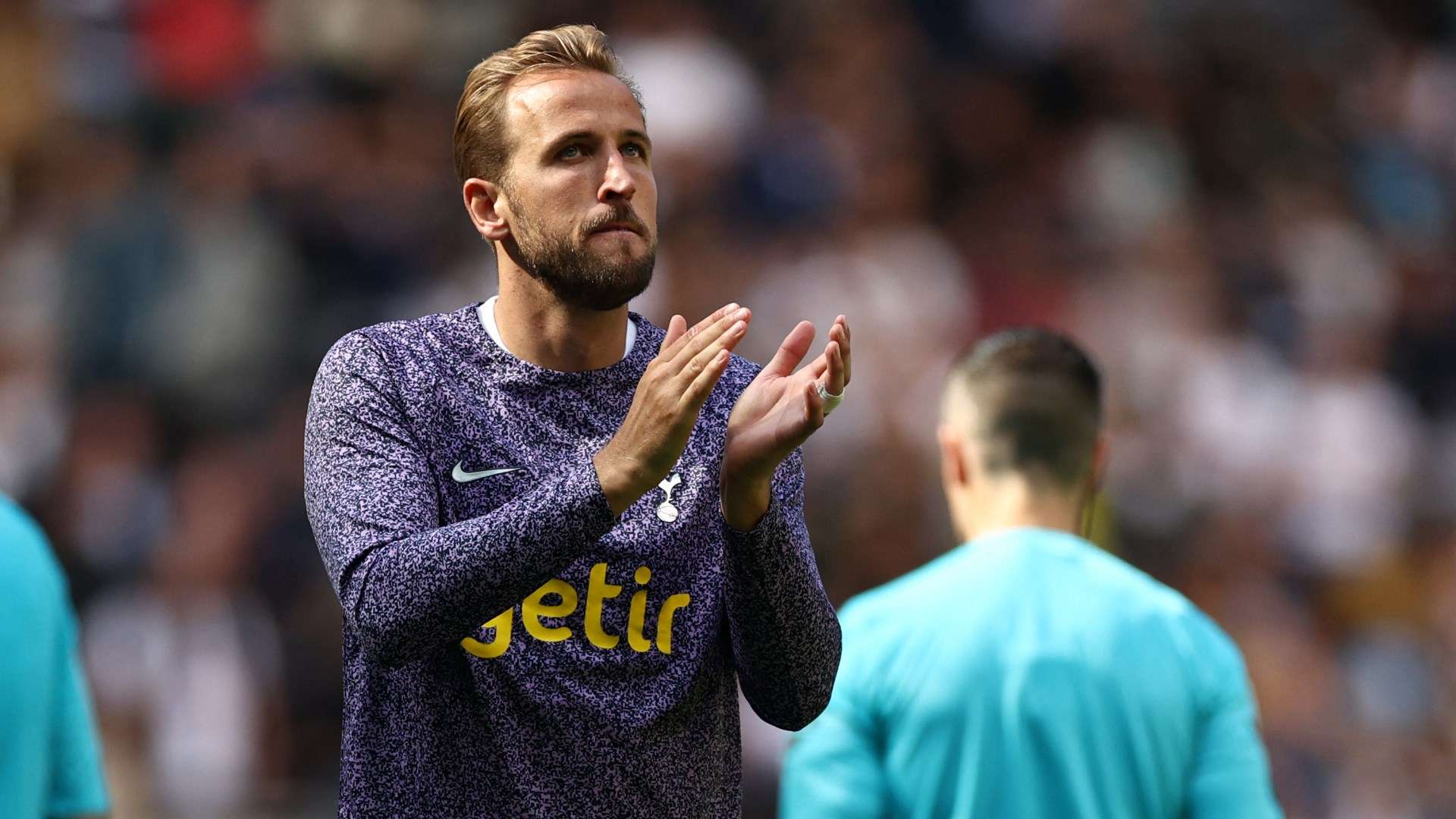 Kane appears to get emotional at sound of Tottenham theme tune  