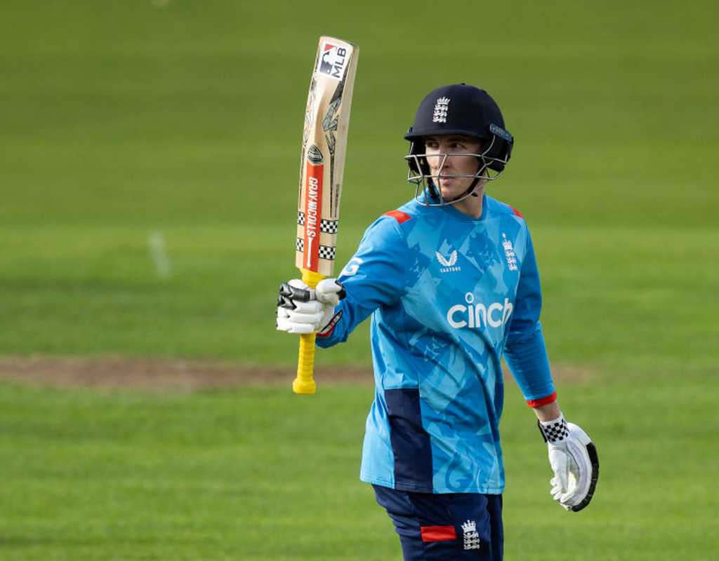 Brook, Livingstone, Duckett take England past 300  
