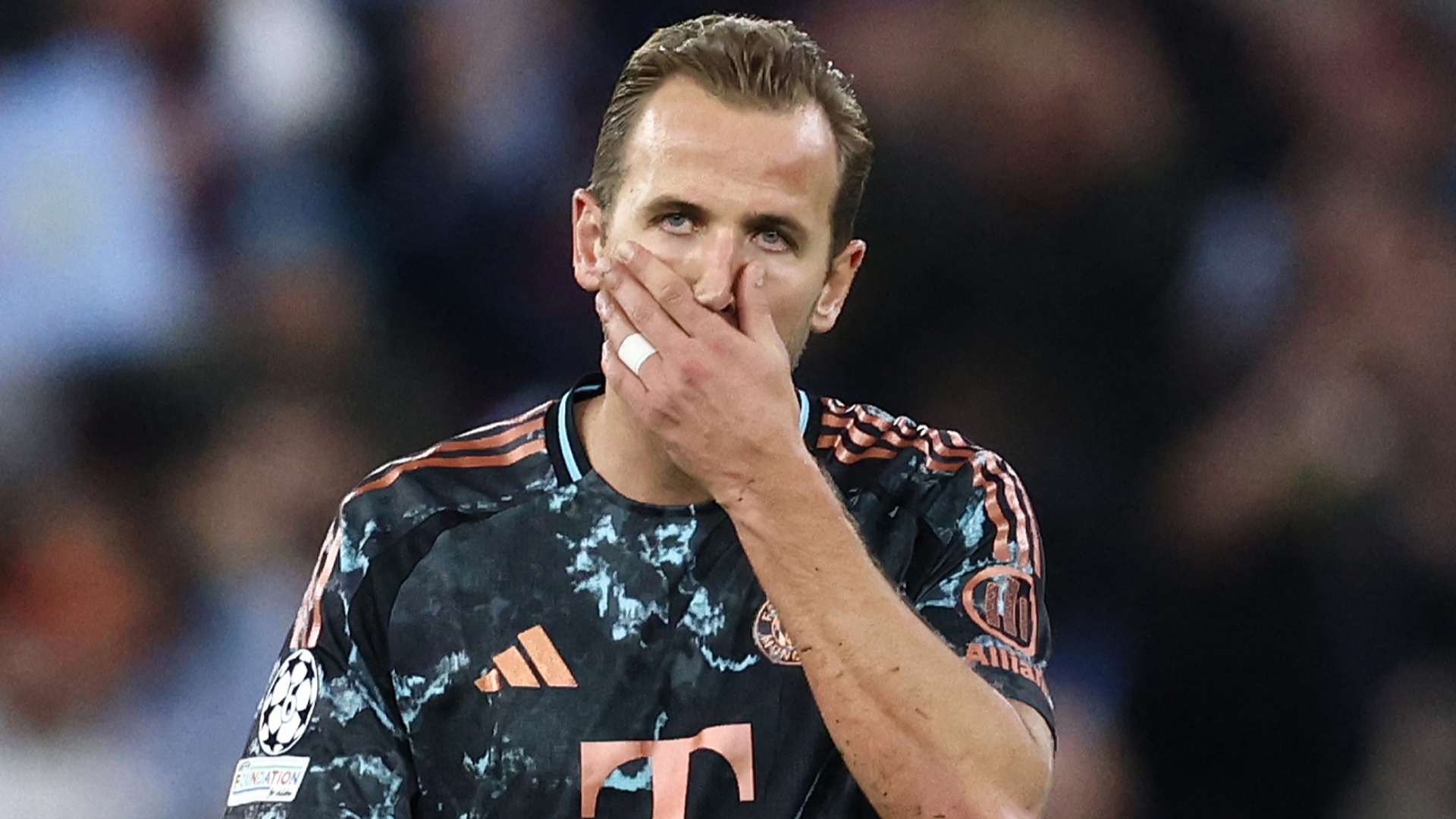 Kane joins up with England squad despite injury concern  