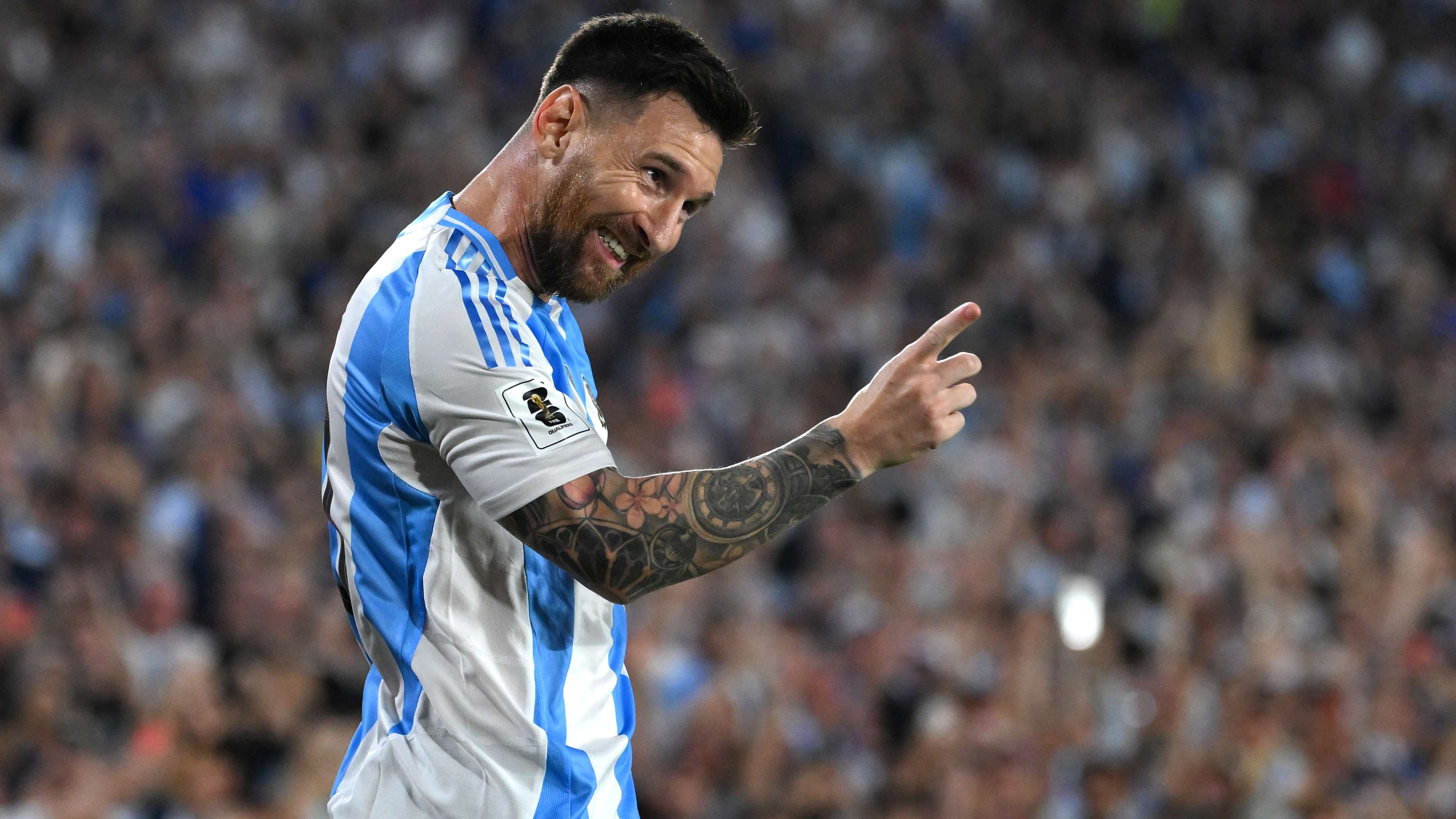📽️ | 'You're crazy!' - Messi snubs fan's dance request  