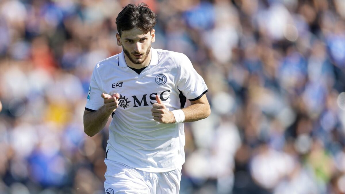 Barcelona and PSG Set to Clash Over Napoli Sensation Khvicha Kvaratskhelia  