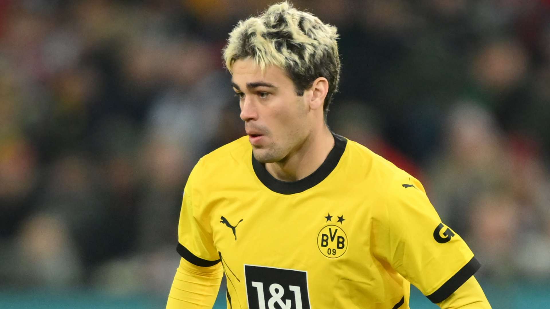 Donovan, Howard question Reyna's decision to stay at Dortmund  