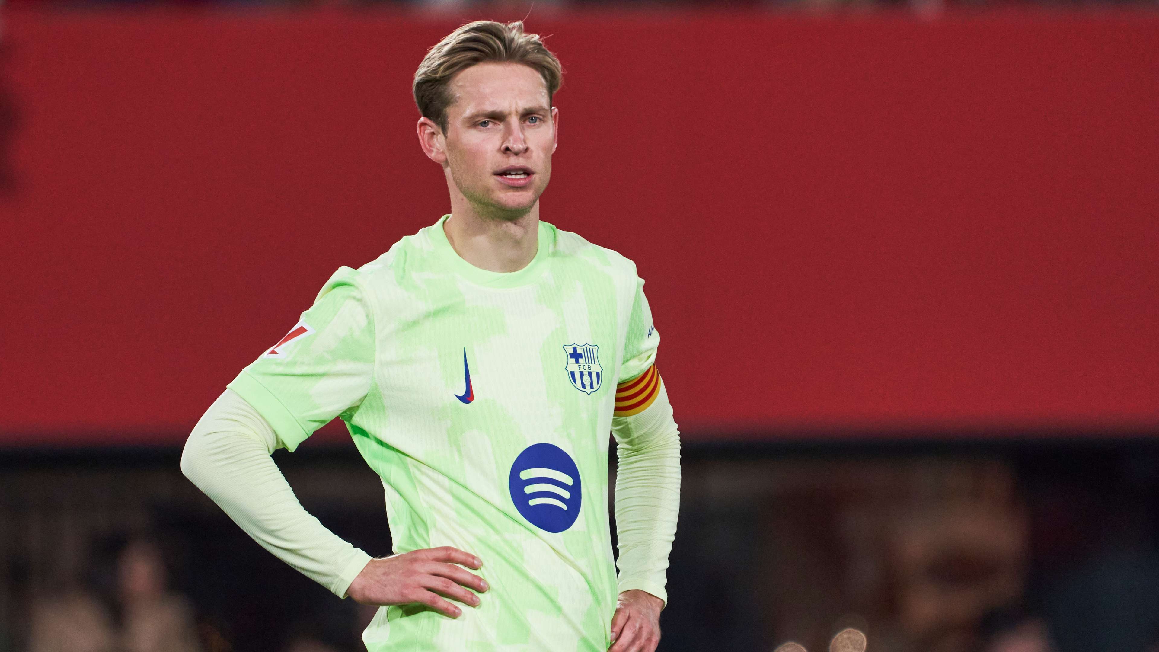 De Jong’s agent exploring Saudi move as Barca make contract decision  