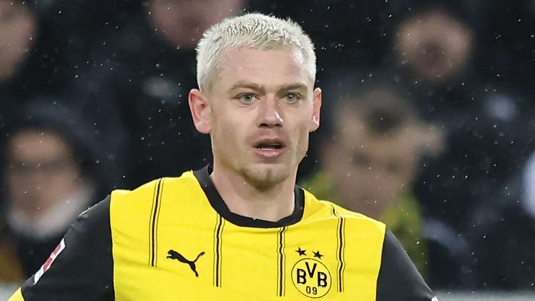 Dortmund star taken to hospital after collapse against Barca  