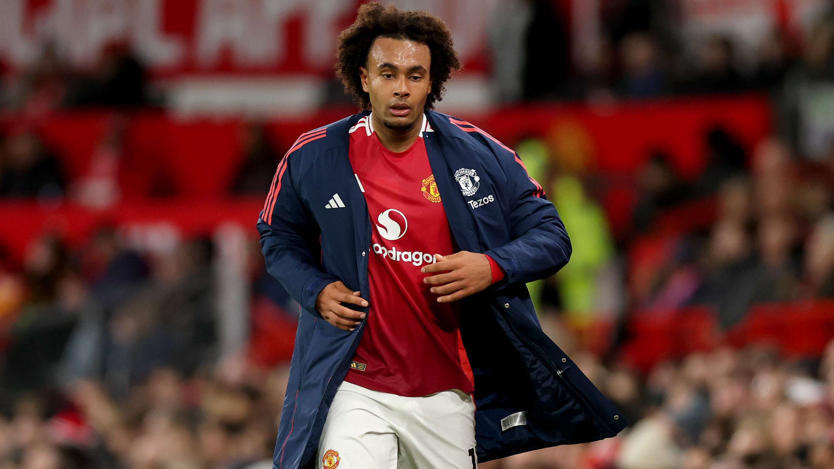 Zirkzee 'seen with tears in his eyes' after jeers from Man Utd fans  