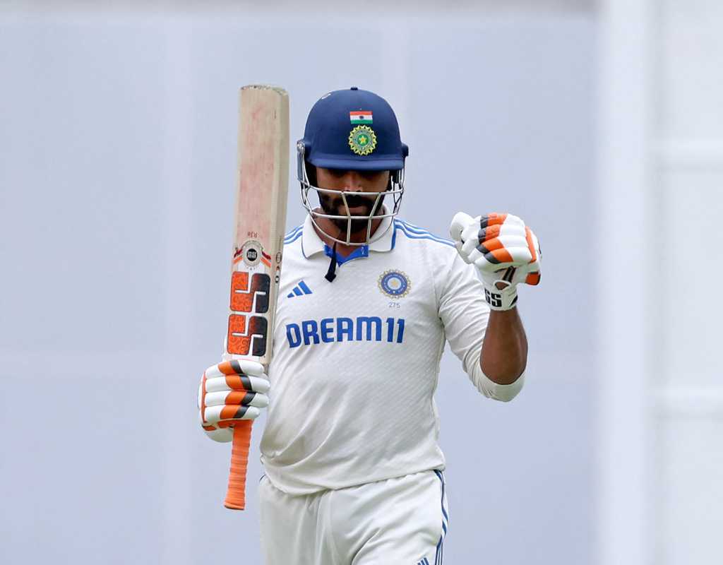 Jadeja holds firm even as Cummins' strike threatens India  