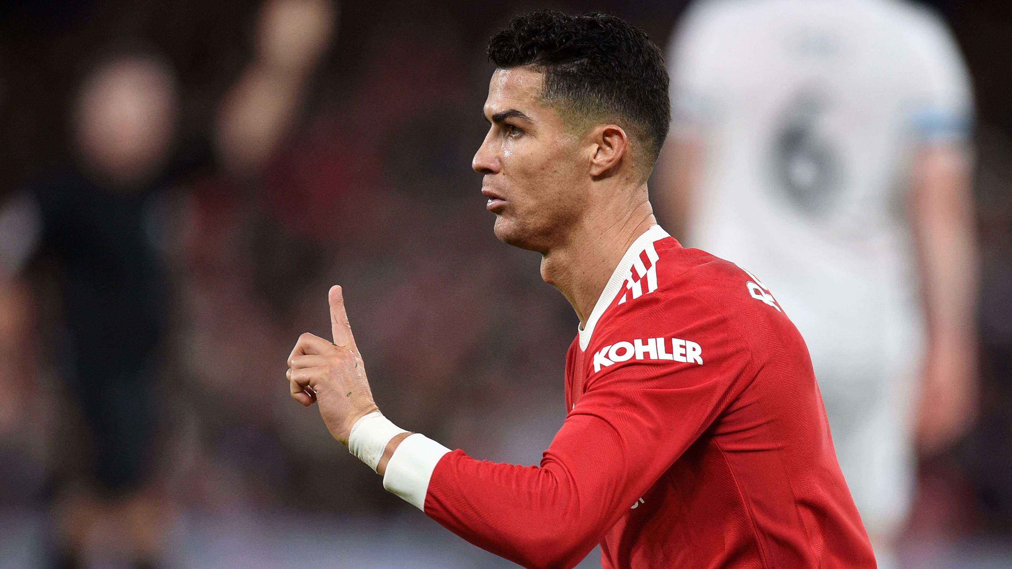Ex-Man Utd coach blasts players for not following CR7's methods  
