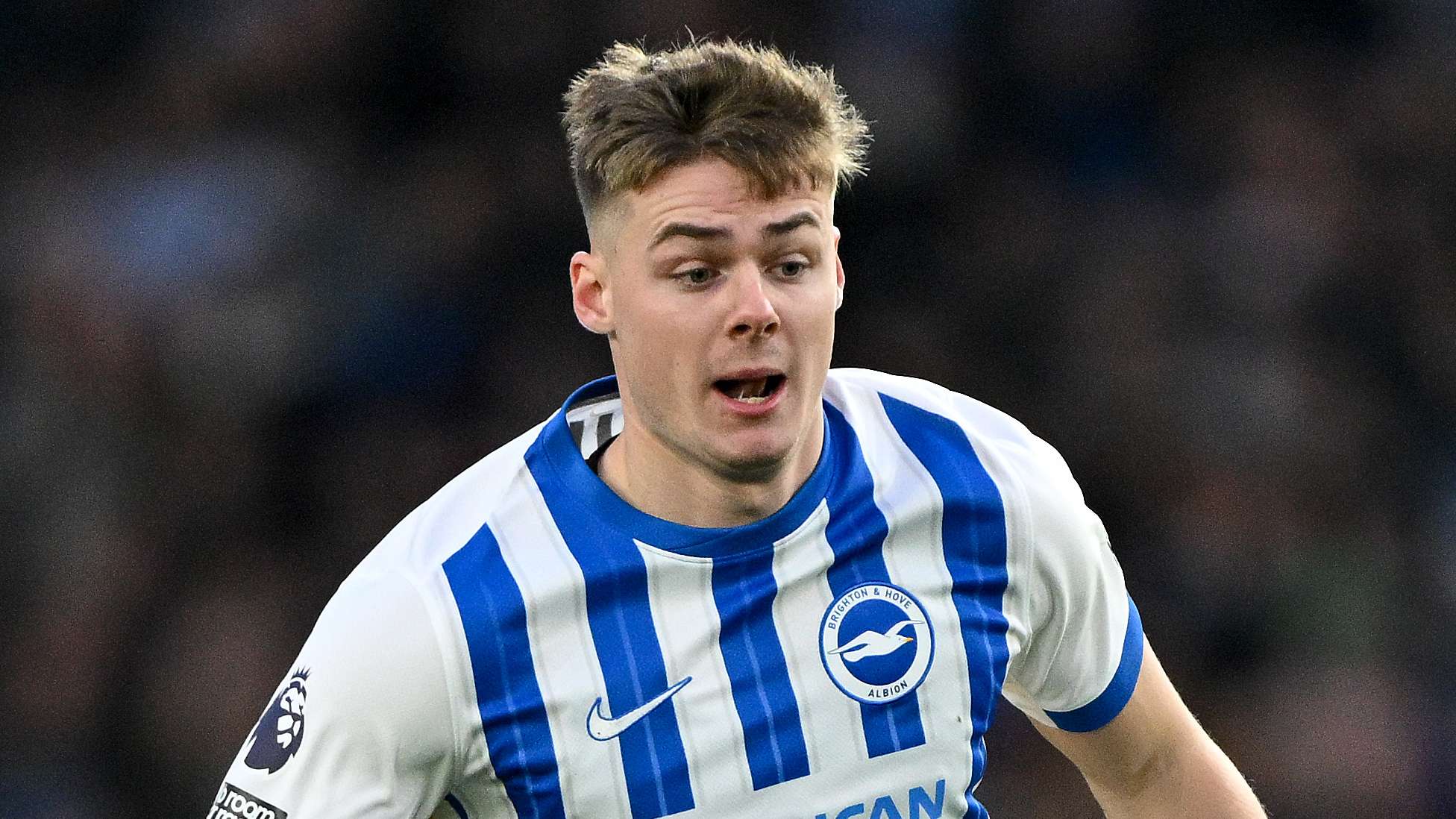 Chelsea join Arsenal & Tottenham in late race to sign Ferguson  