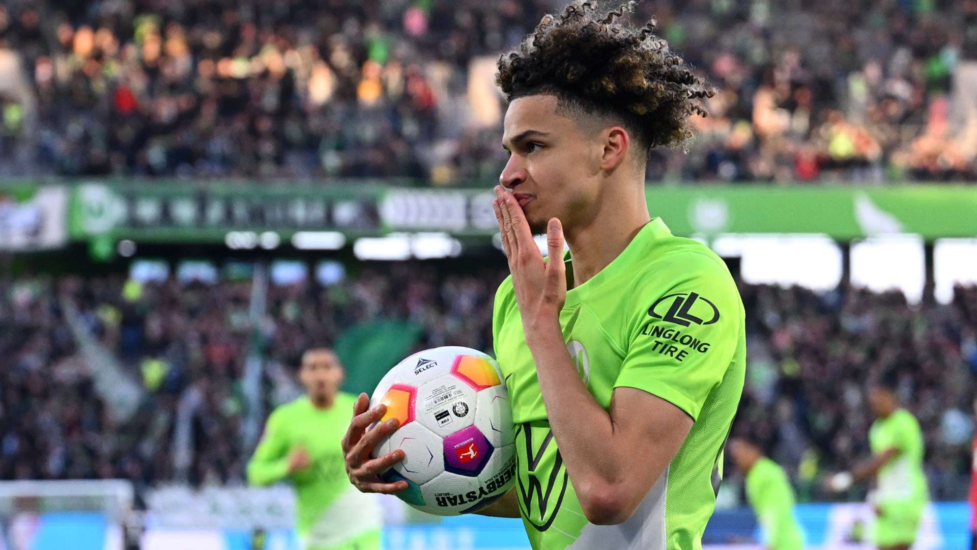 Injured USMNT's Paredes back training with Wolfsburg  