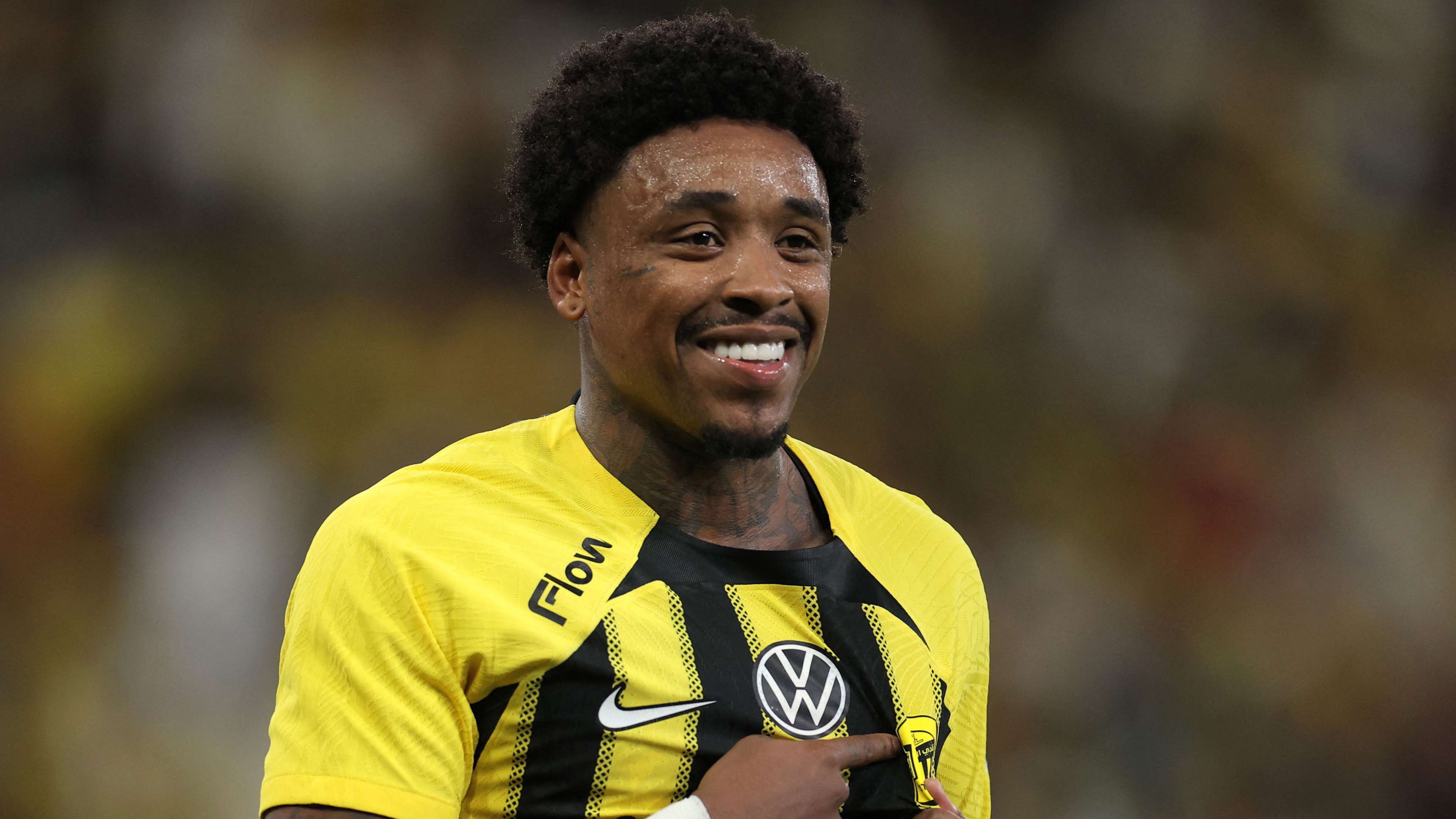 How much does Steven Bergwijn earn in Saudi Arabia?  