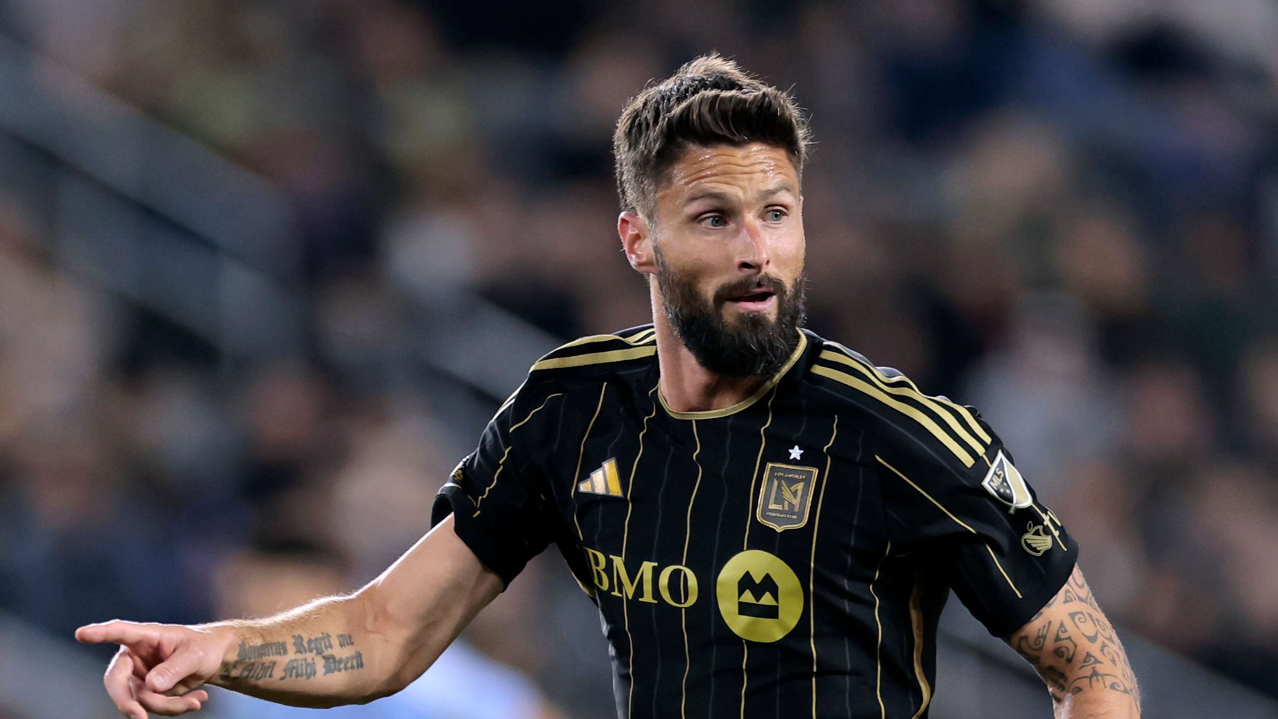 How much does Olivier Giroud earn at LA Galaxy?  