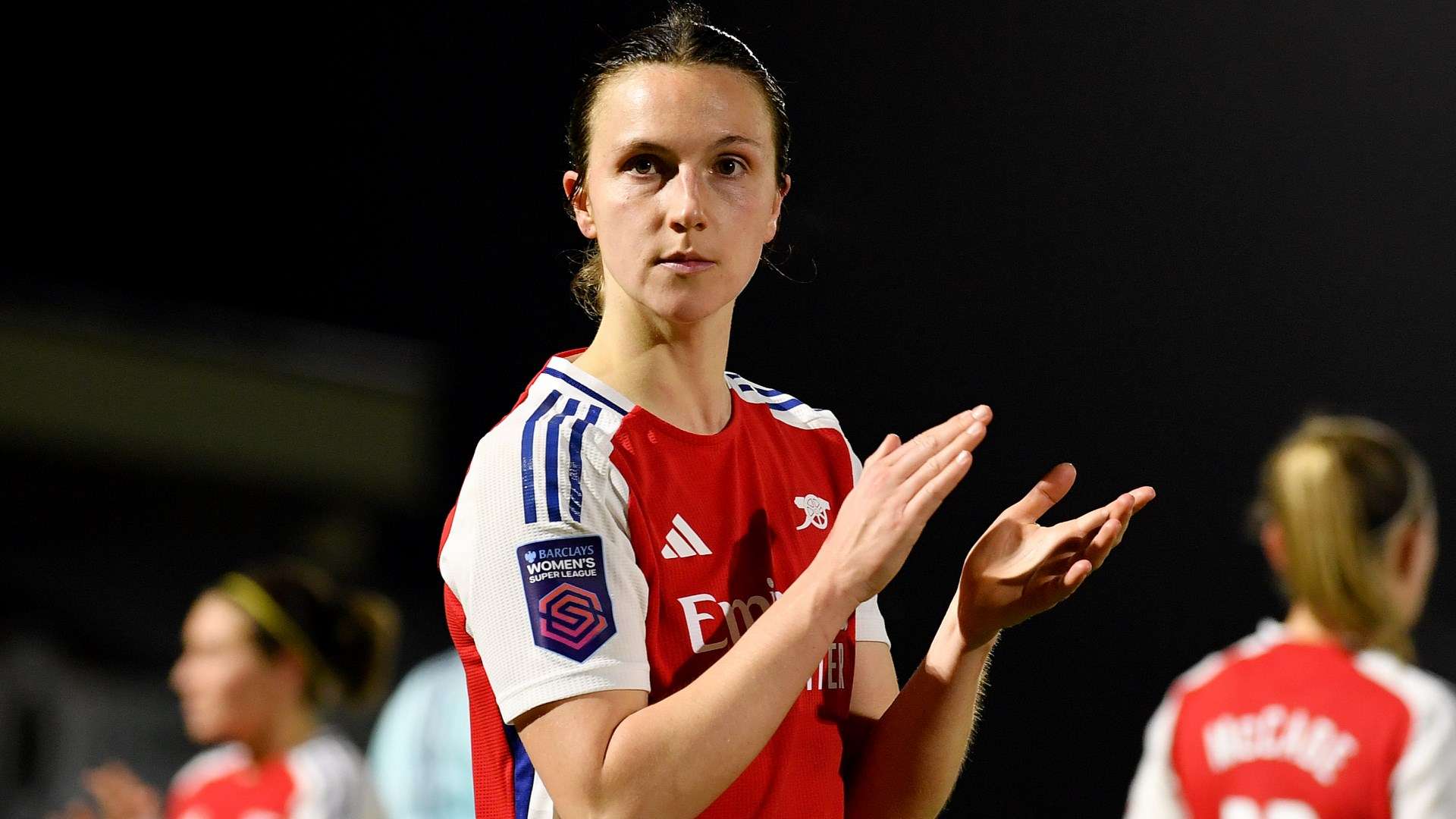 Lionesses star Wubben-Moy signs new Arsenal contract  