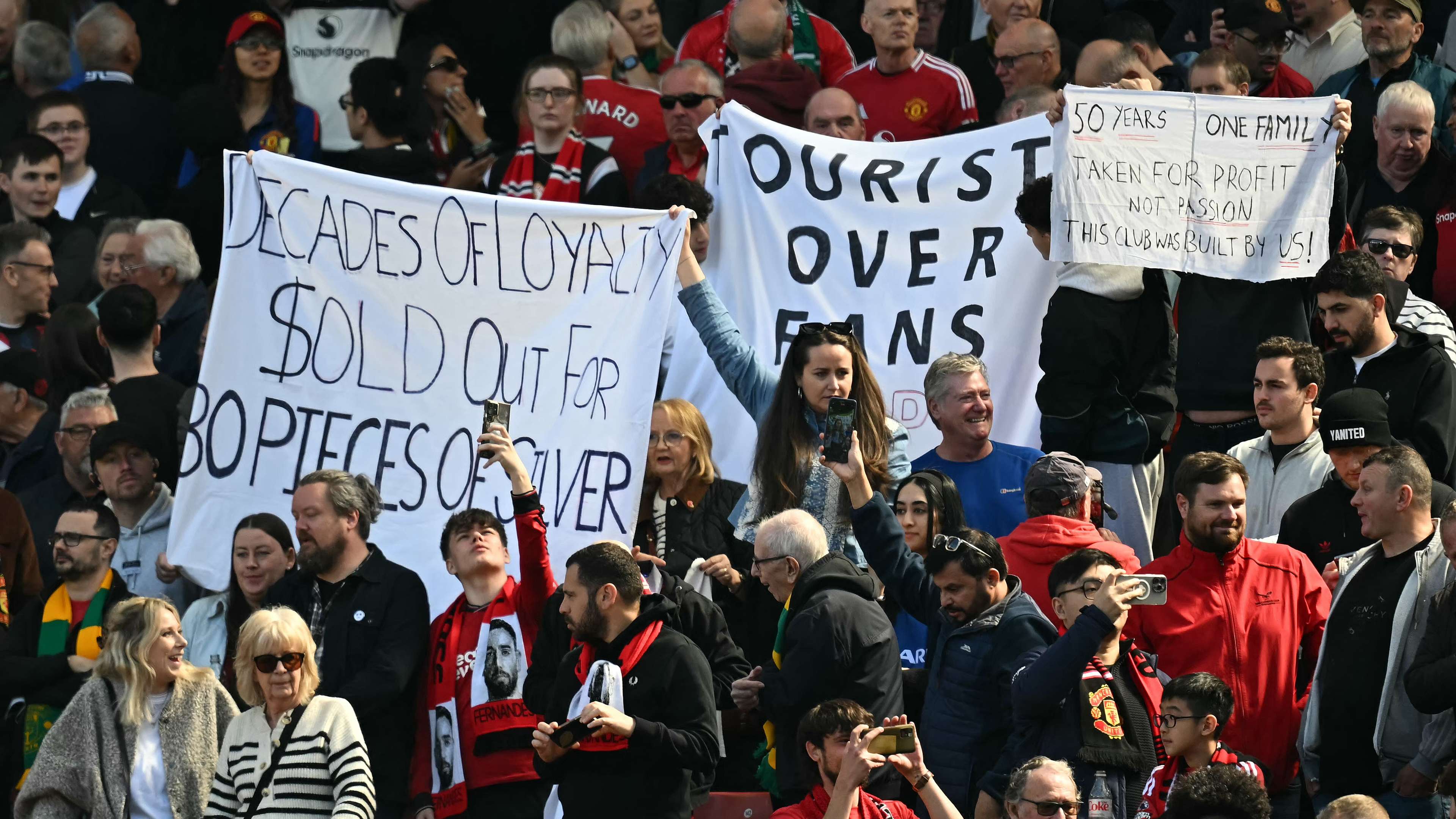 Man Utd fans protest against Ratcliffe over relocation  