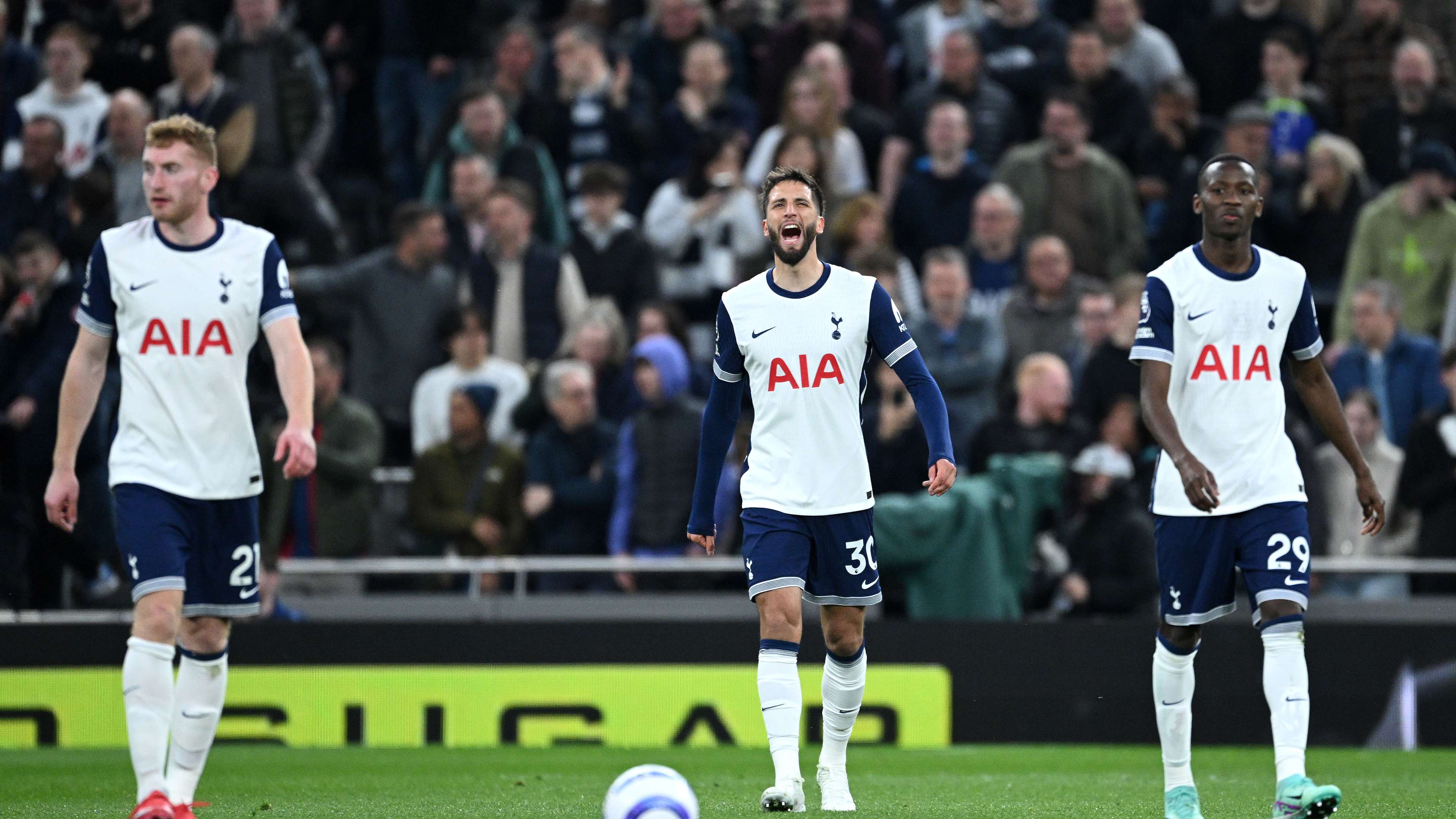 Ex-Spurs star slams 'worst Tottenham team in PL history'  