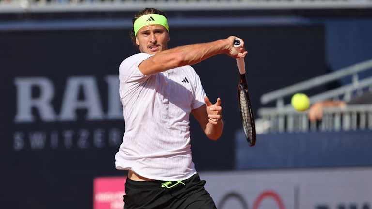 Aryna Sabalenka survives day of upsets in Stuttgart as Swiatek, Pegula and Gauff all fall  