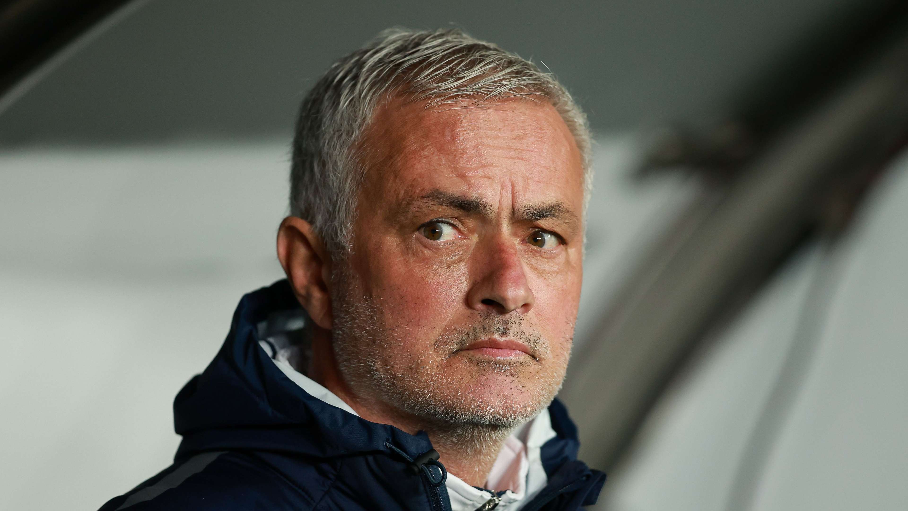 📽️ | Galatasaray mock Mourinho with laptop stunt  