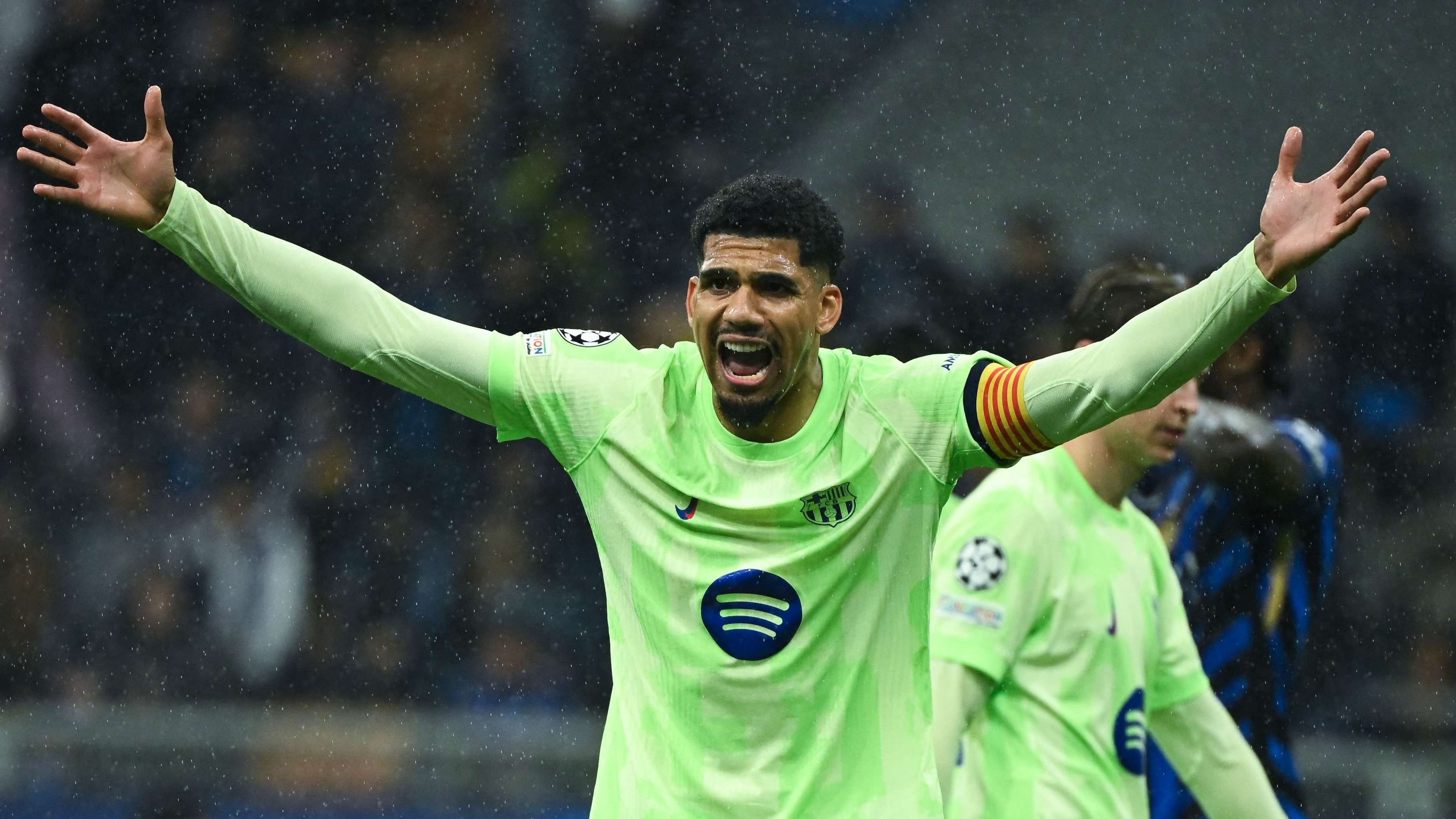 'Nunez of CBs!' - Furious Barca fans blame Araujo for Inter defeat  