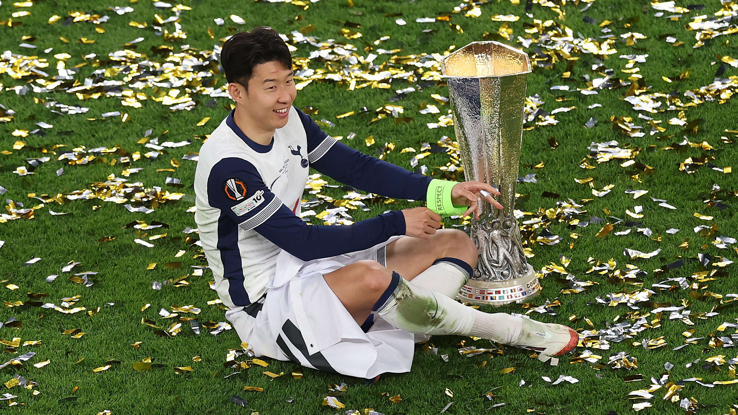 📽️ | Son finally gets his Europa League winner's medal!  
