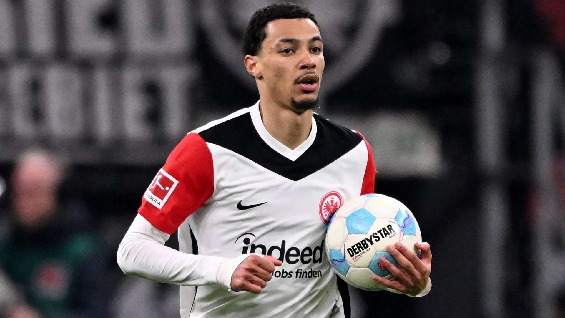 Transfers LIVE: Man Utd enter €100m race for Ekitike  