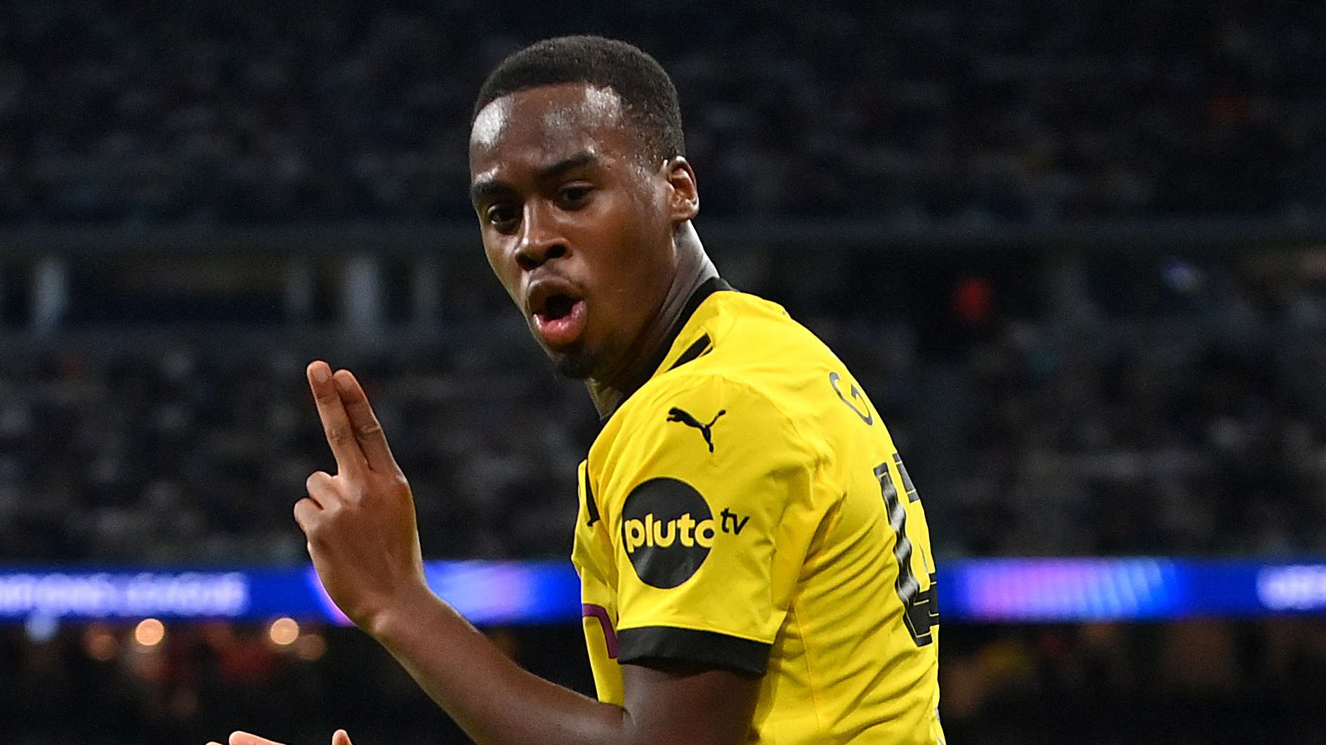 Chelsea to complete £50m Gittens transfer 'imminently'  