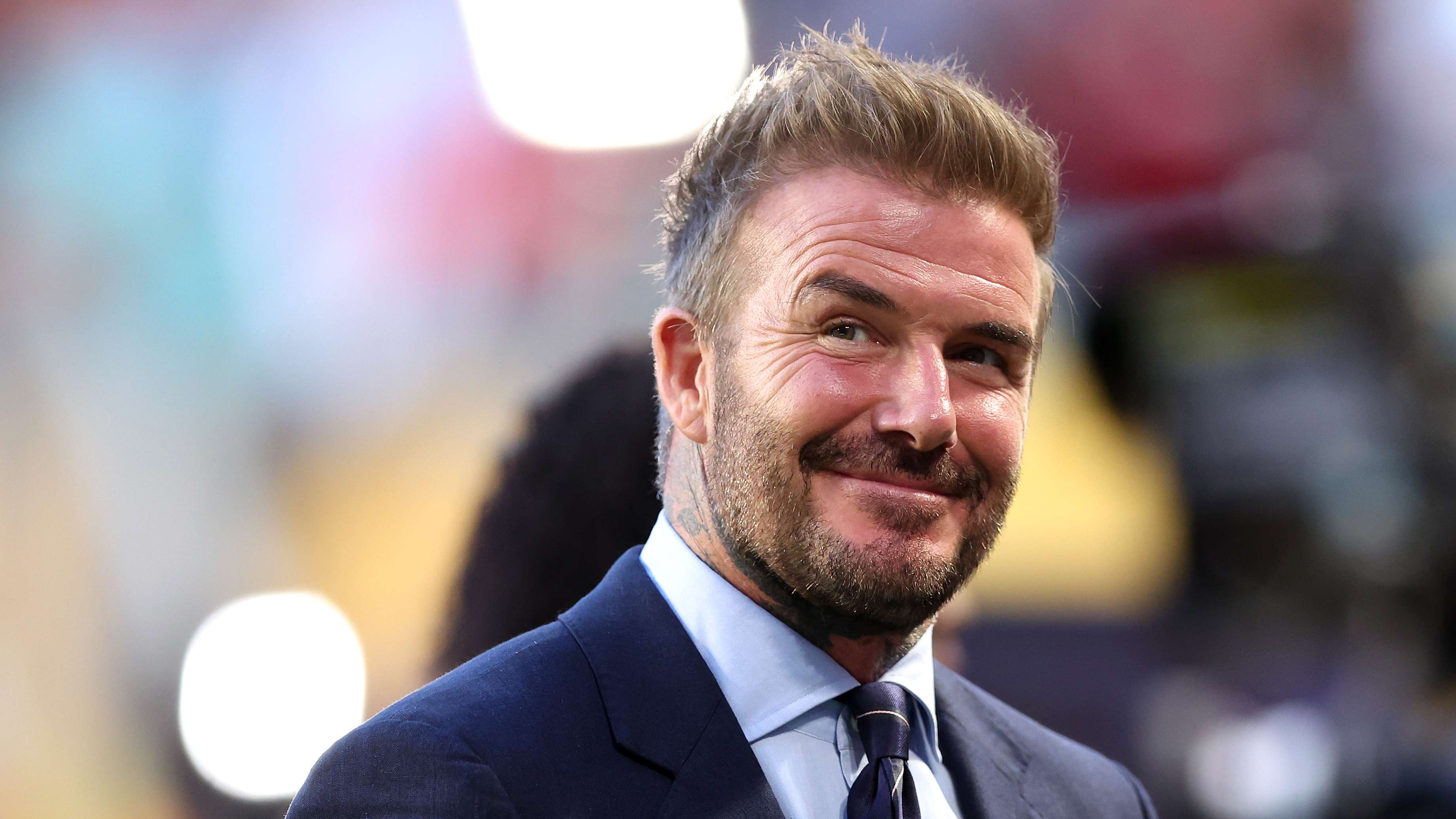 Hurst and Beckham lead campaign to award knighthood to Bobby Moore  