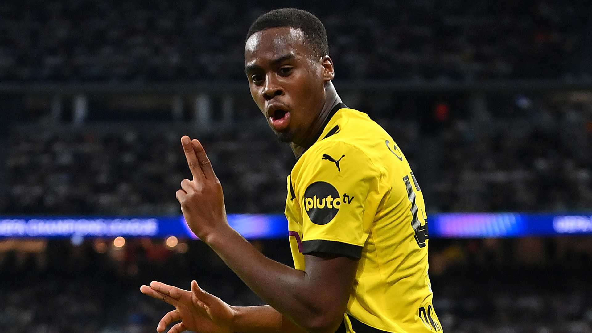 Chelsea near Gittens signing on seven-year contract  