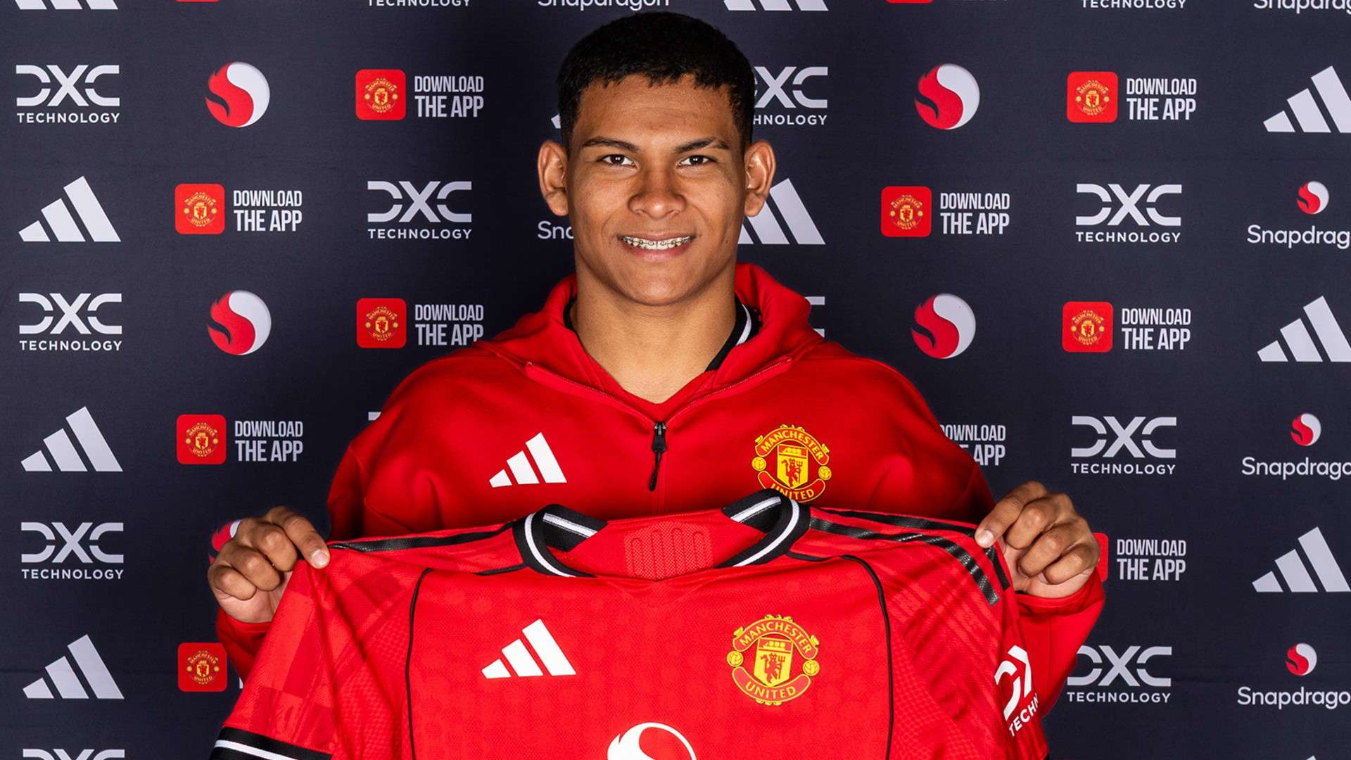 Man Utd complete second summer signing as talented youngster arrives  