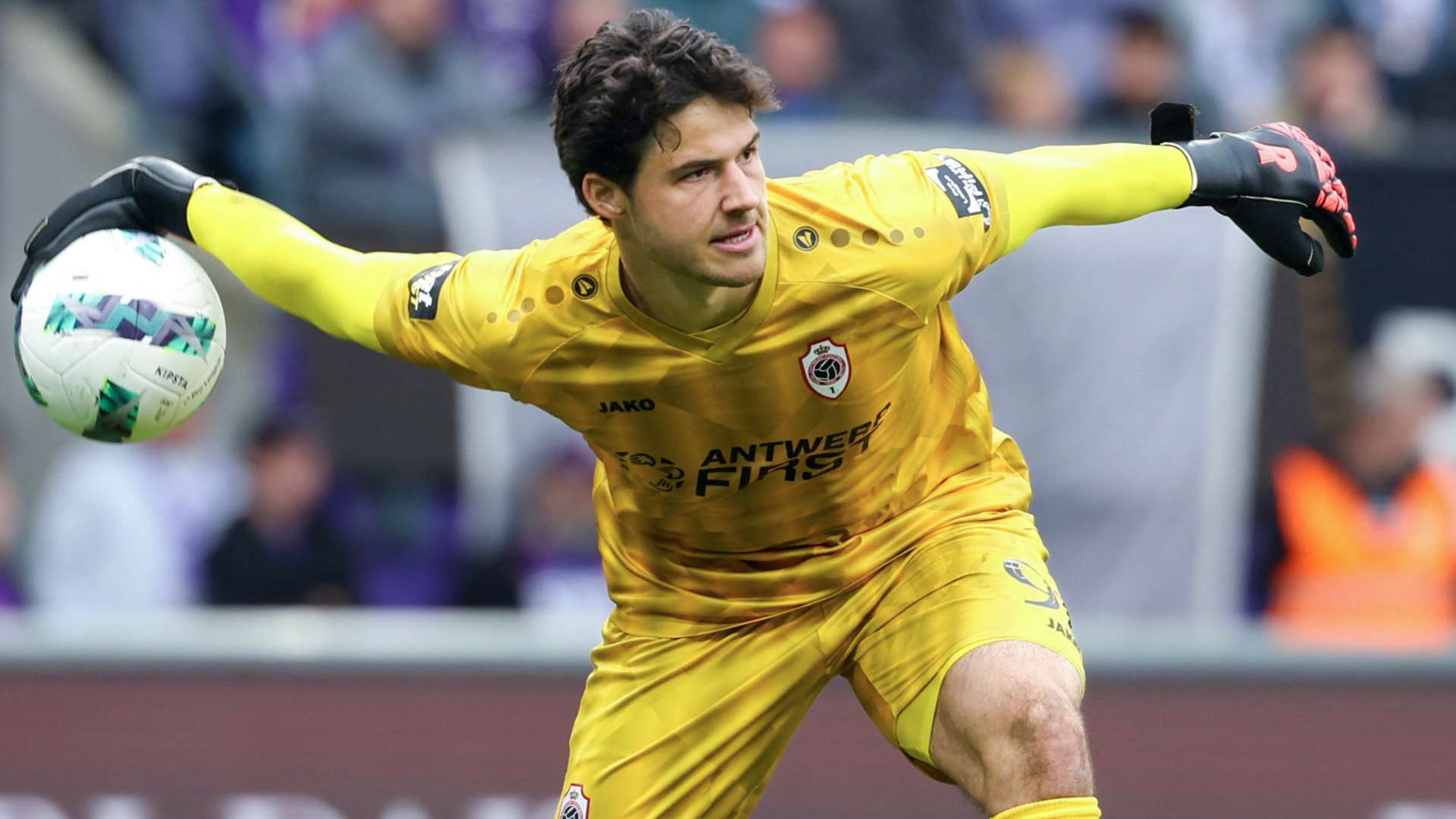 Man Utd's next goalkeeper? Transfer target talks up move  