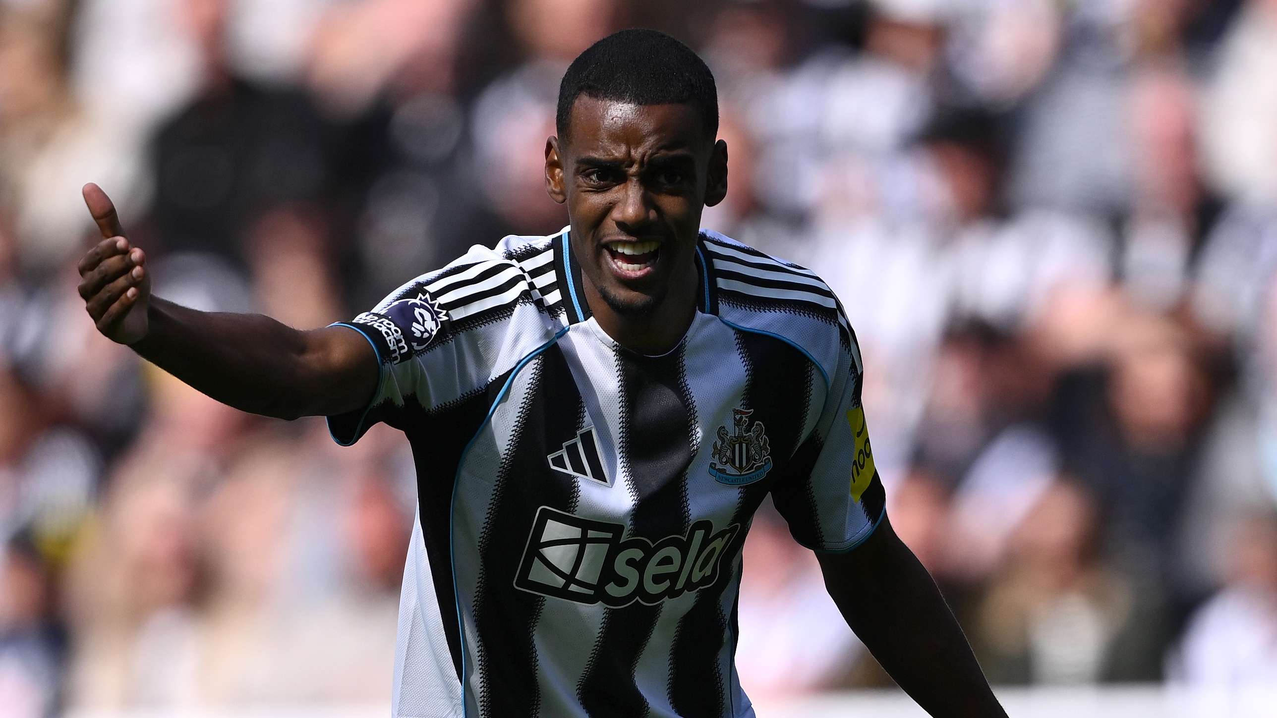 'Sickening' - Isak warned he's 'killing the squad' at Newcastle  