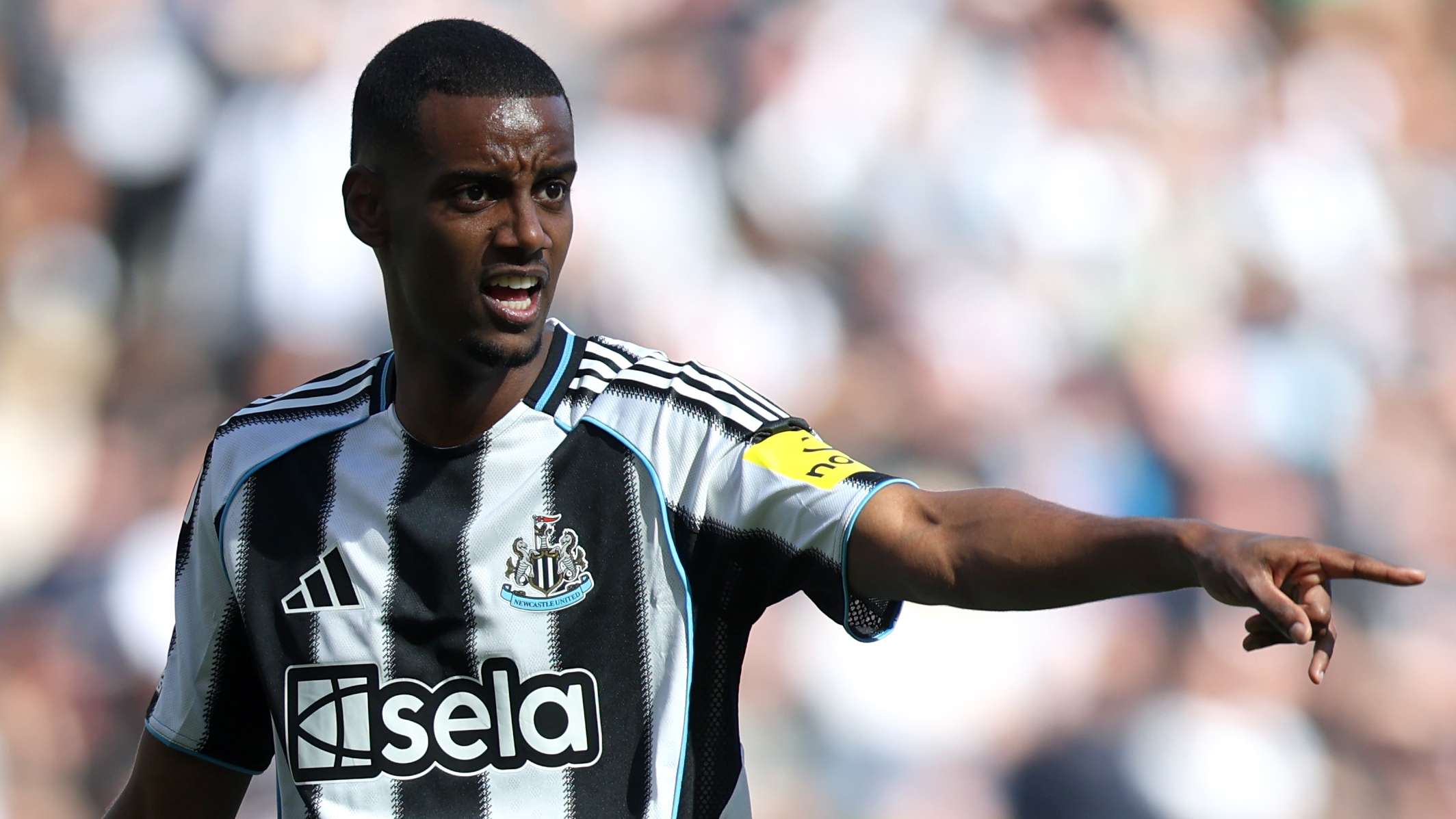 Howe reacts to Liverpool's £120m transfer bid for Isak  