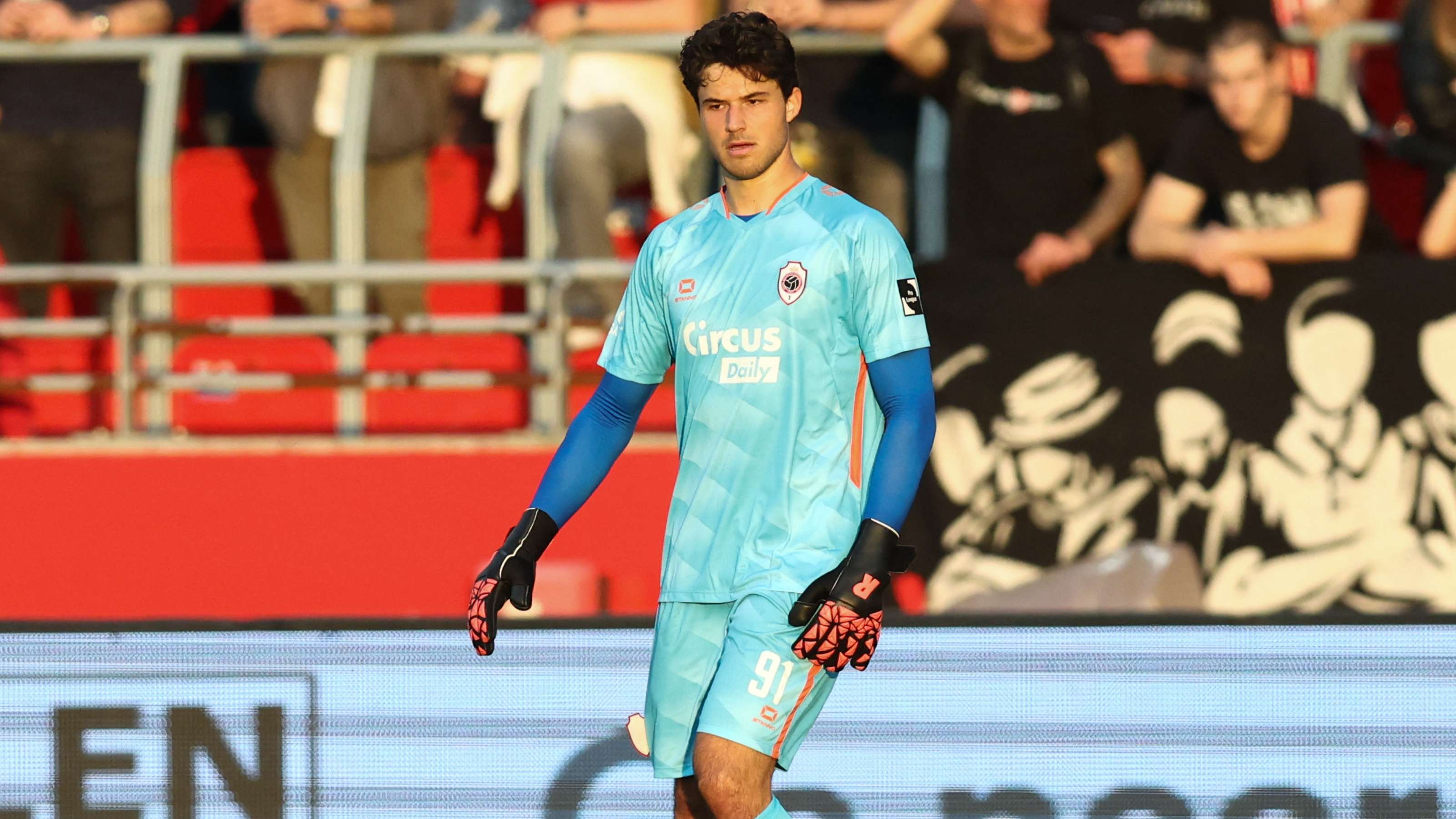 Gala enter race for Man Utd keeper target Lammens  