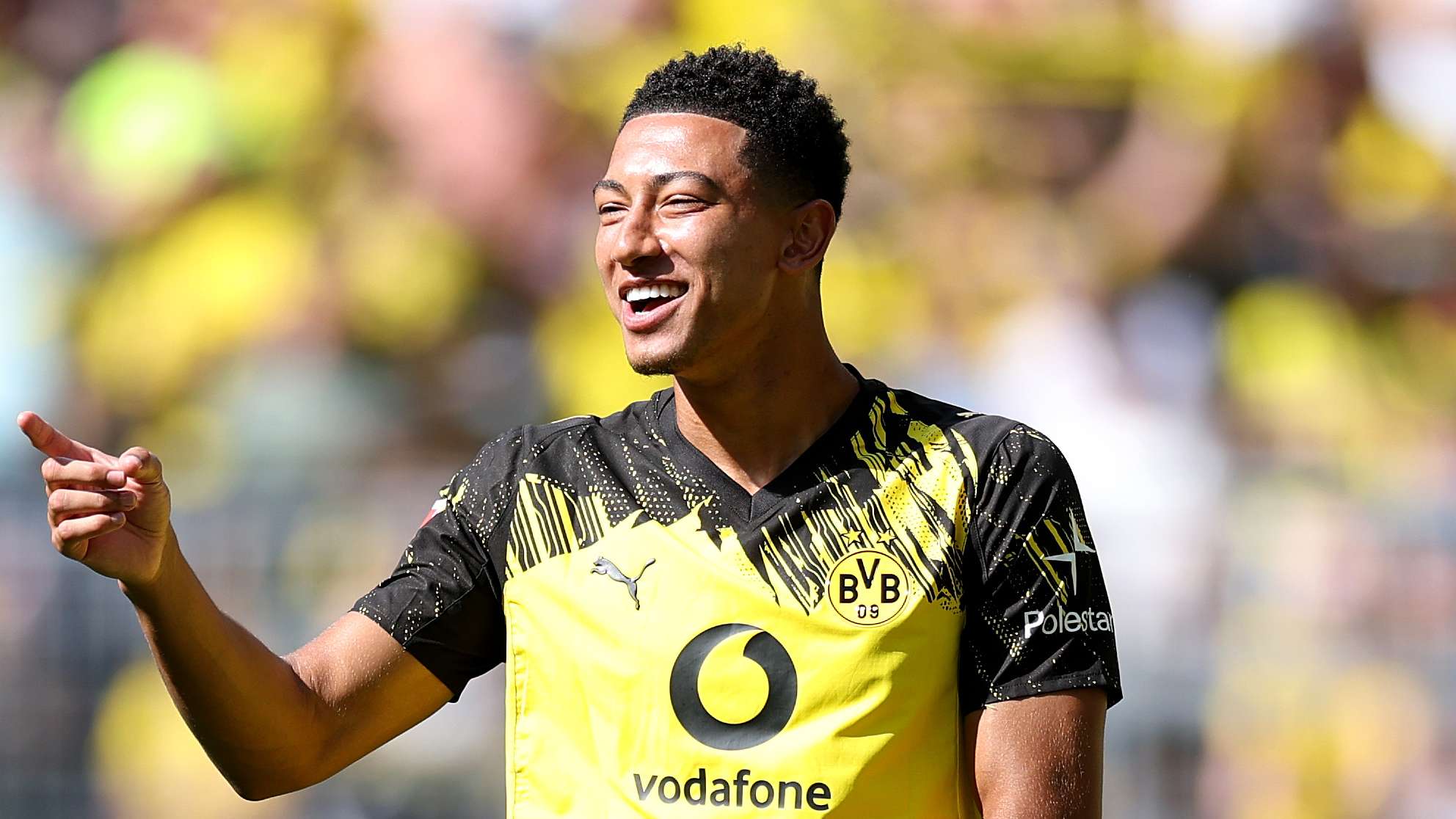 📽️ | Jobe Bellingham given hero's welcome by Dortmund fans  