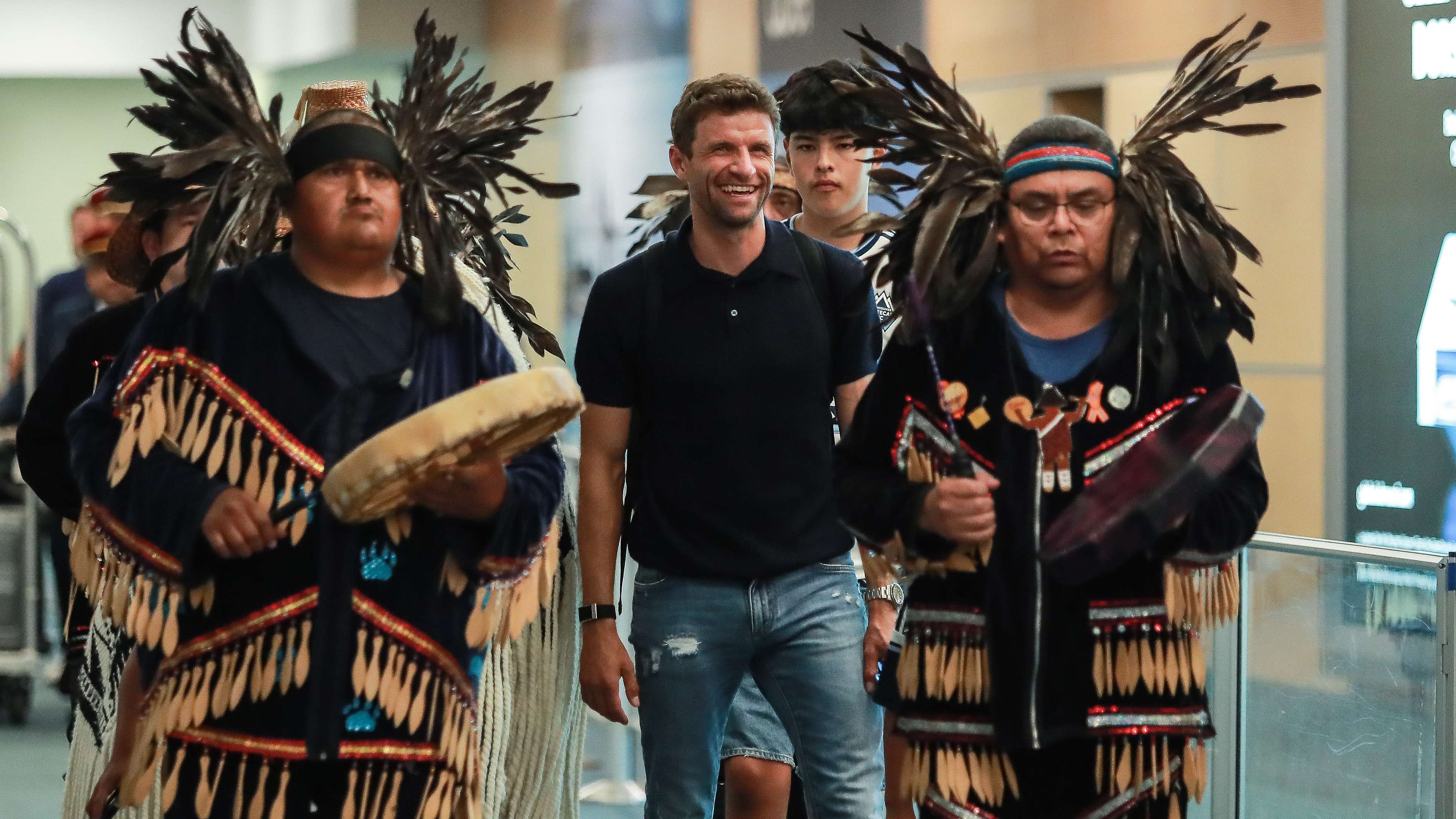 Bayern legend Muller gets hero's welcome in Canada  