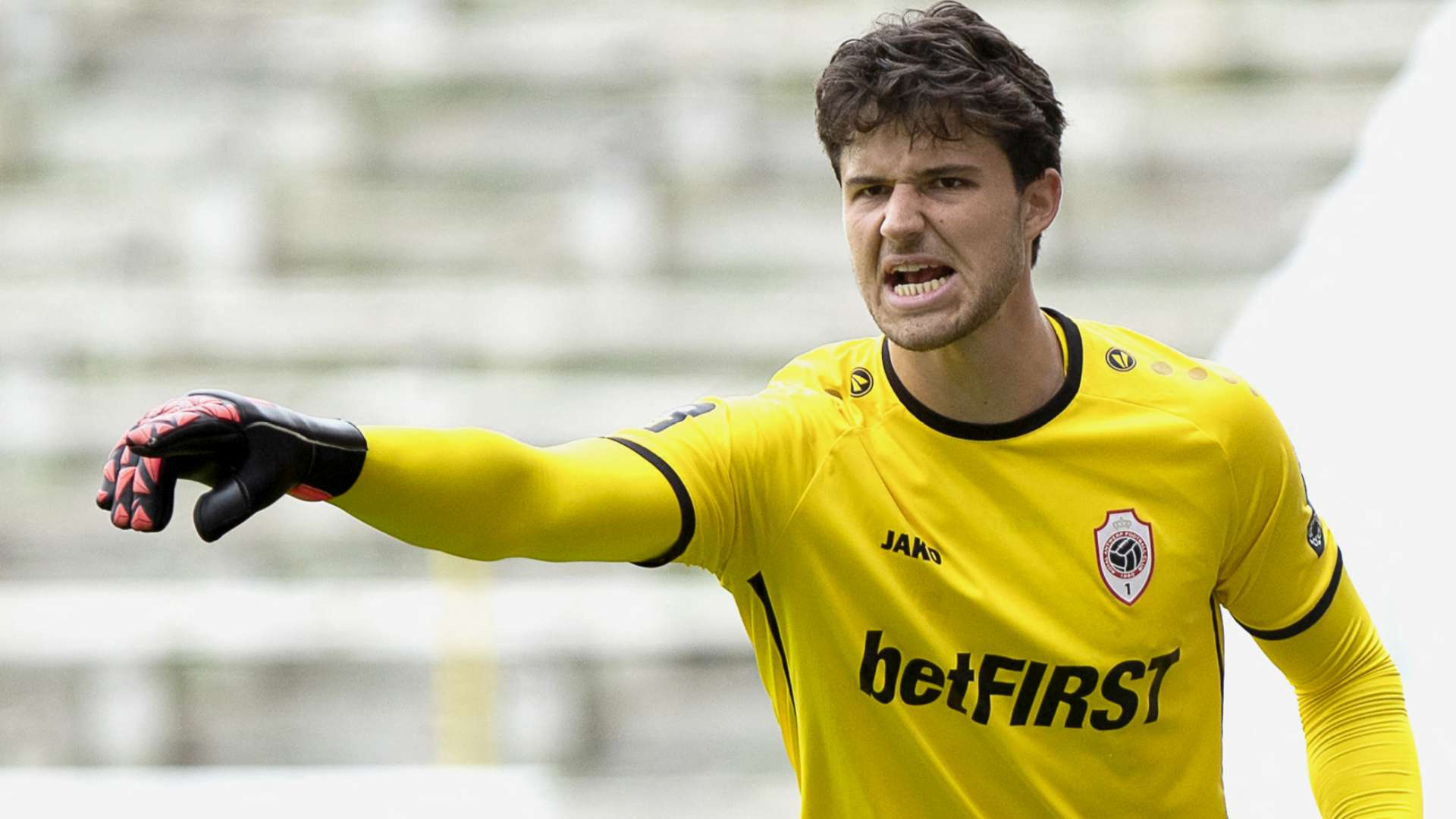 Man Utd pick Lammens over Martinez! £18m transfer agreement struck  