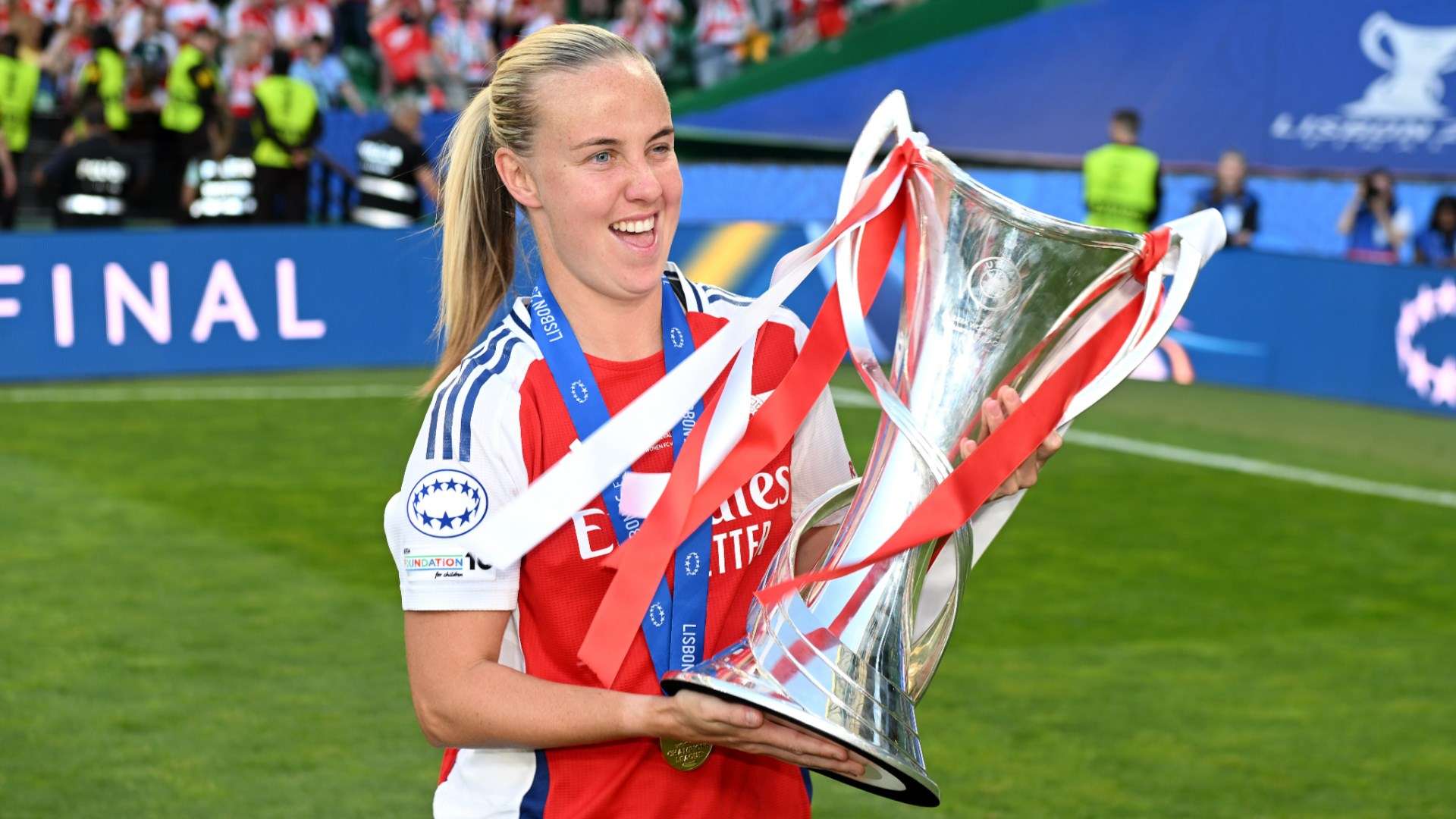 Lionesses star Russo signs new long-term Arsenal contract  