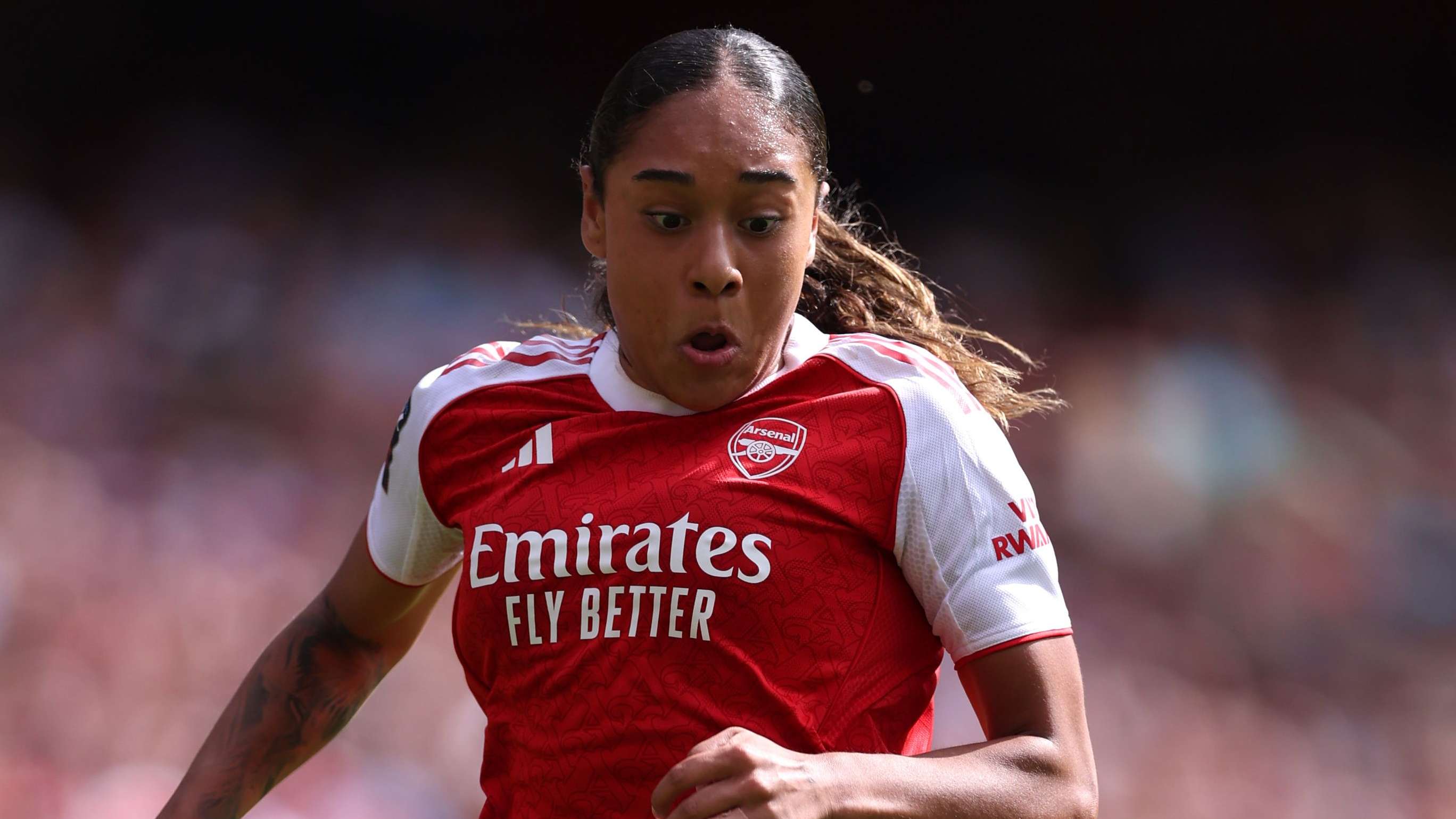 📽️ | Smith scores OUTRAGEOUS long-range goal on Arsenal debut  