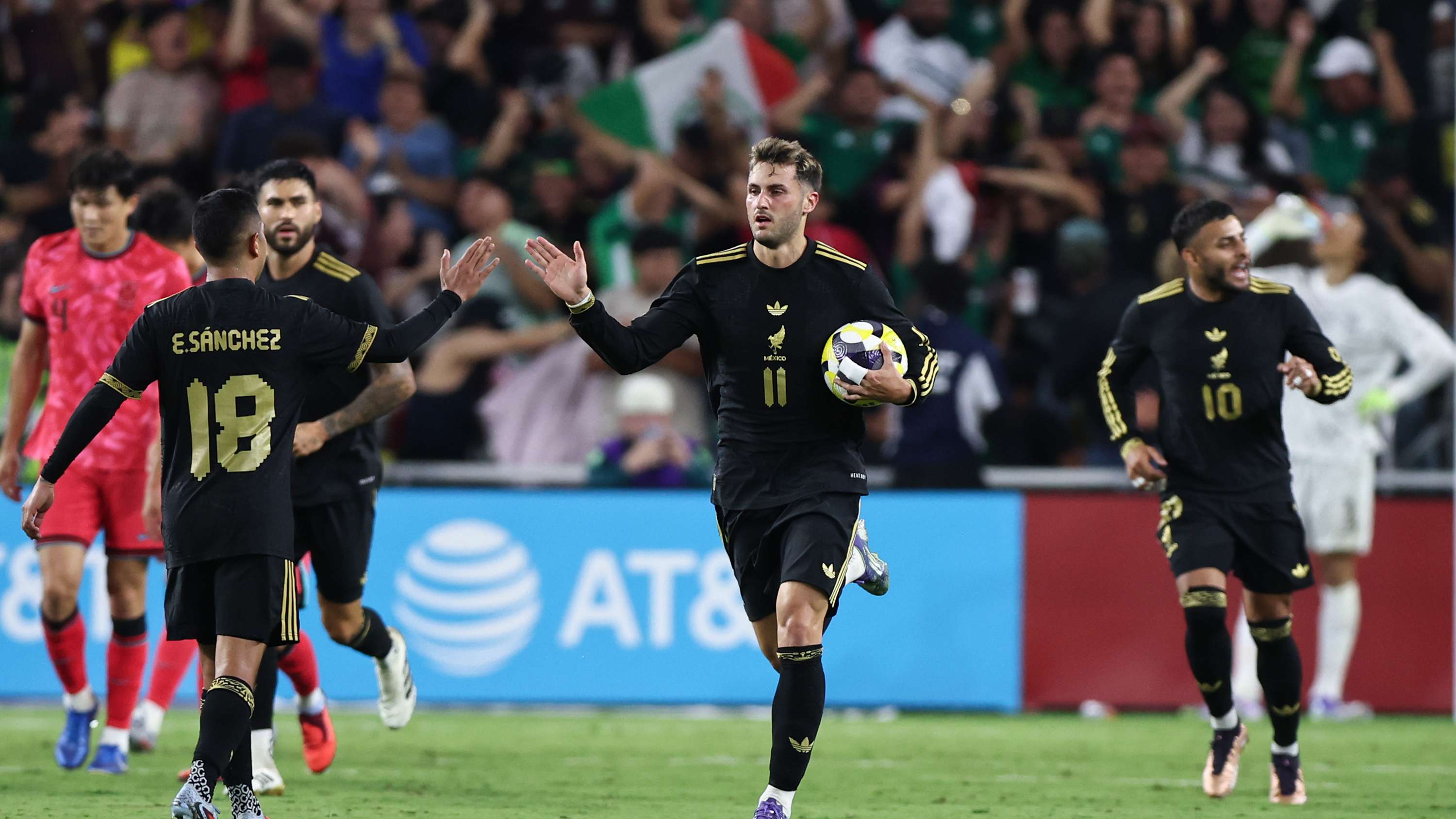 Giménez saves Mexico with last-minute stunner against South Korea  