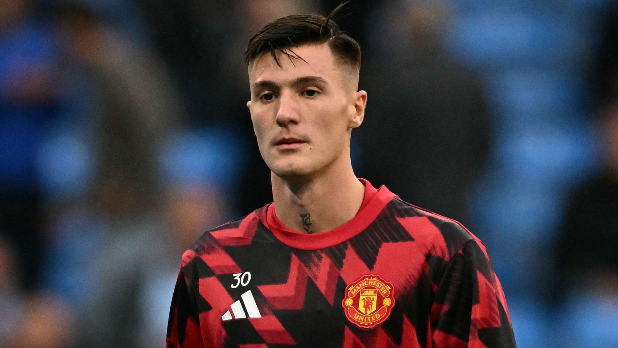 Sesko channels Man Utd legend with acrobatic training snap  