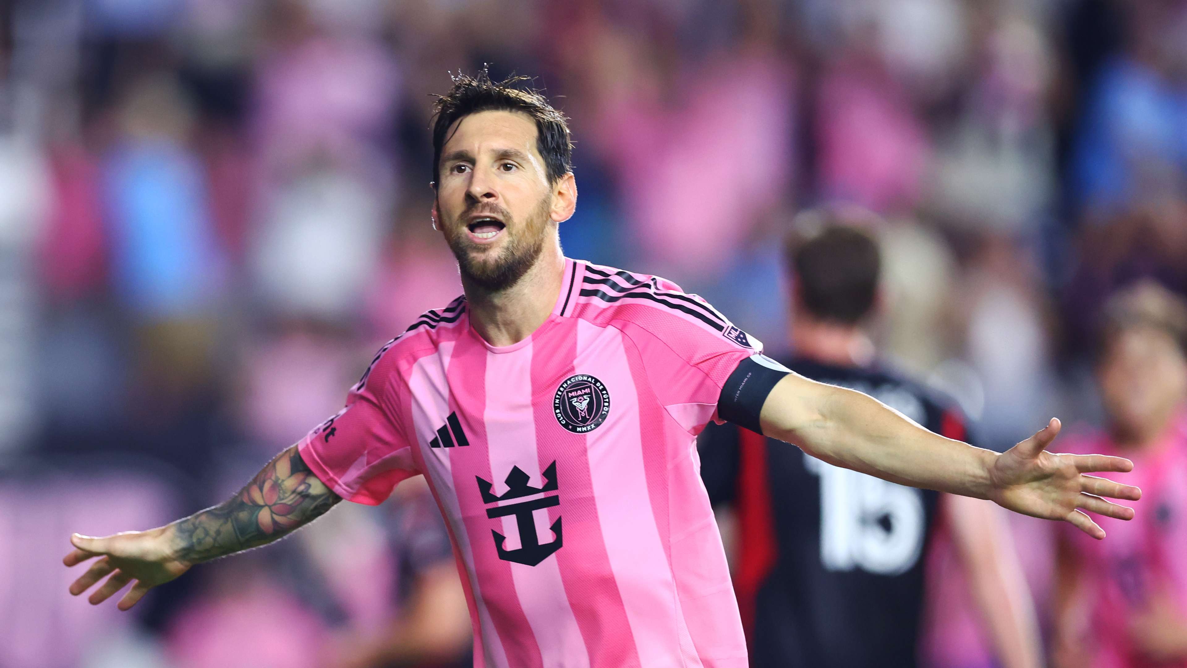 'Player who seems to stop time' - Mascherano marvels at Messi  