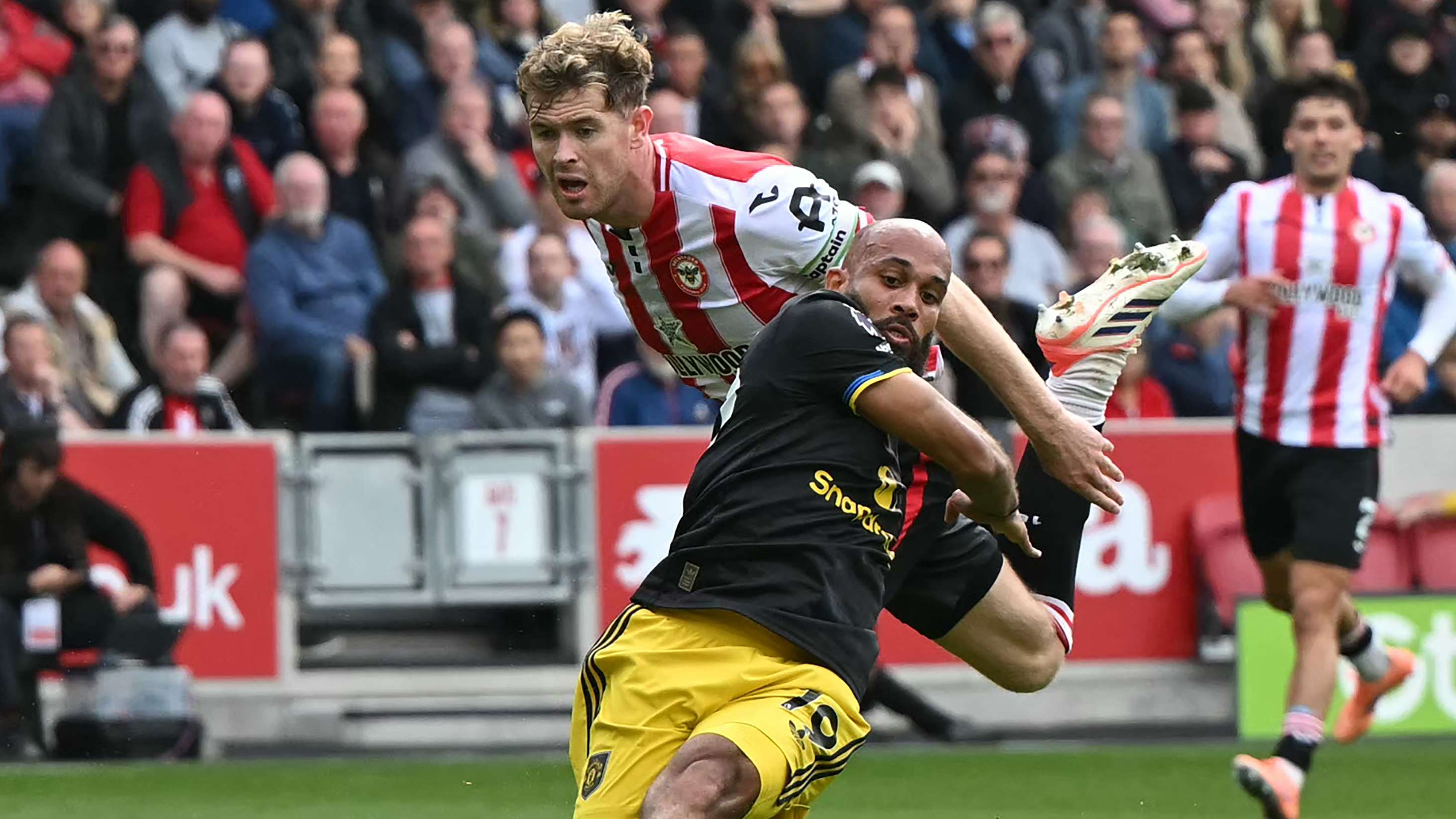 Ex-ref claims Collins should have been sent off vs Man Utd  