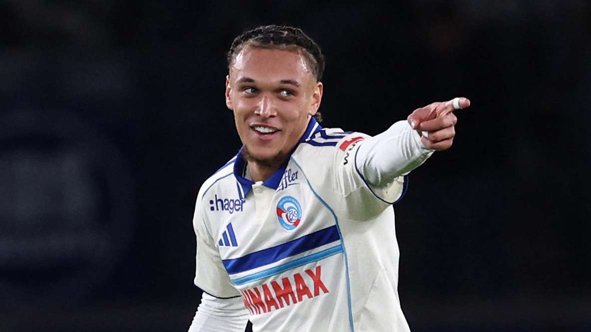 Juventus target former Chelsea midfielder  