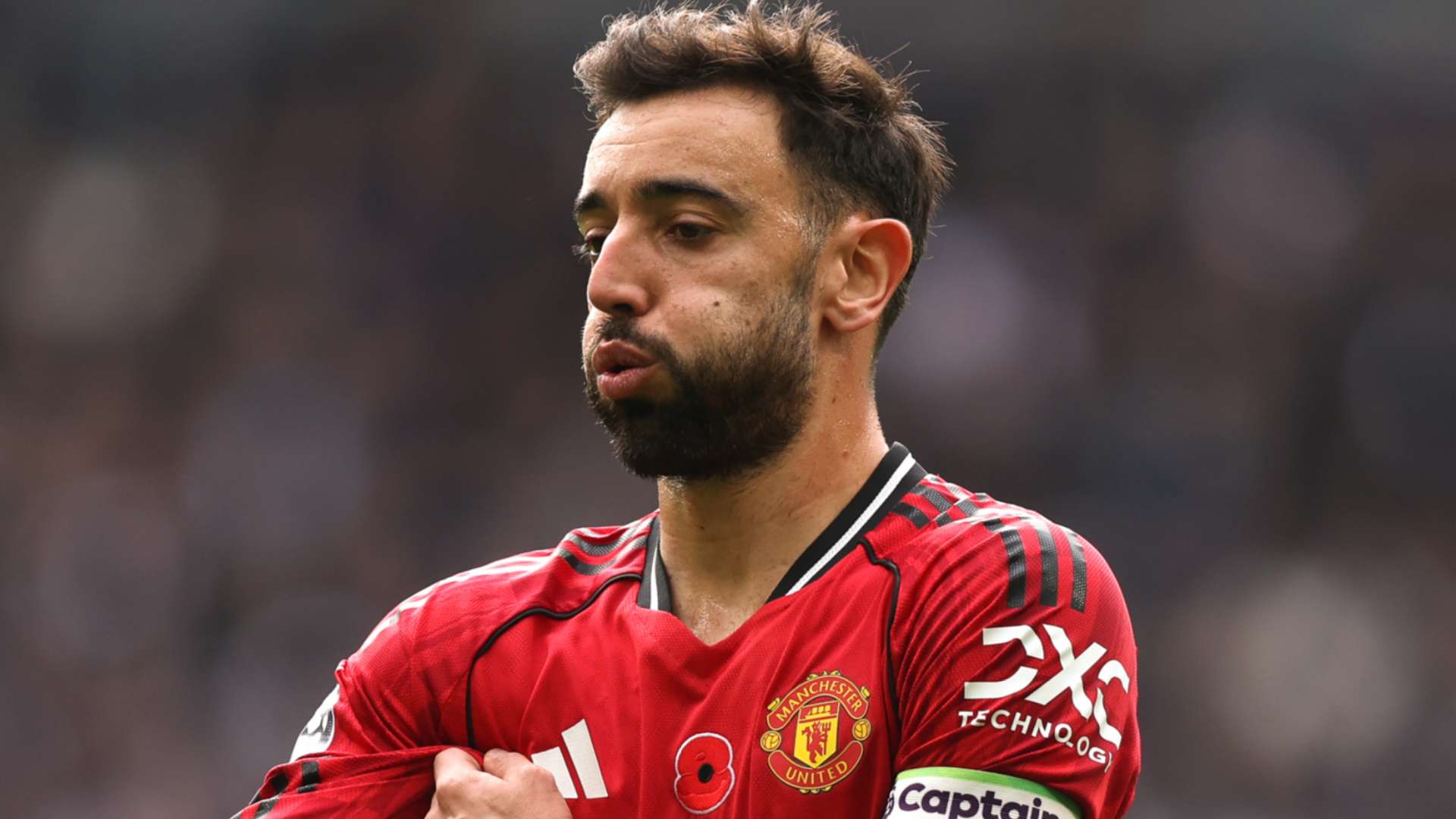Man Utd warned not to ignore 'stupid' Saudi bids for Fernandes  