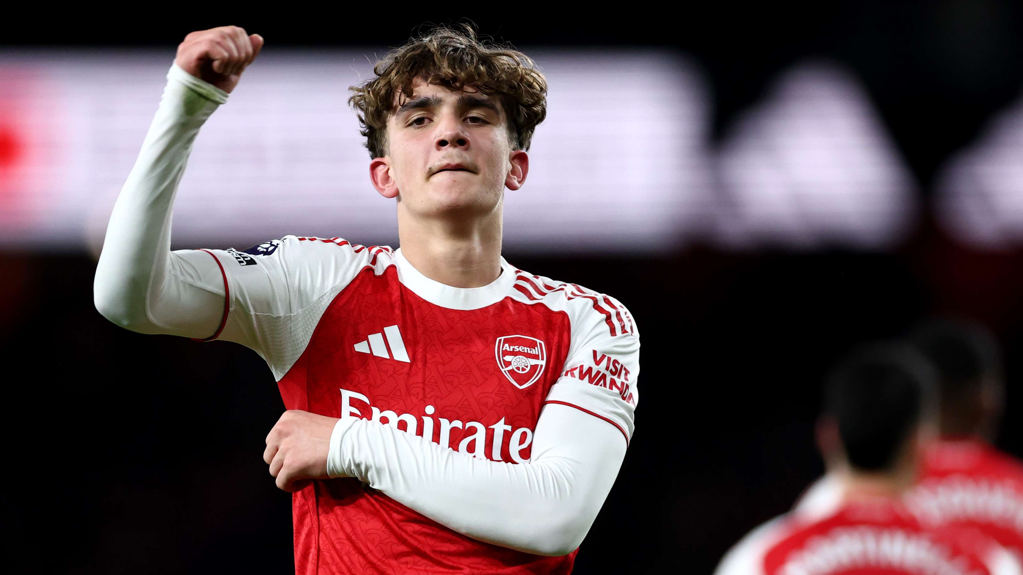 Dowman makes history in Arsenal win over Everton  