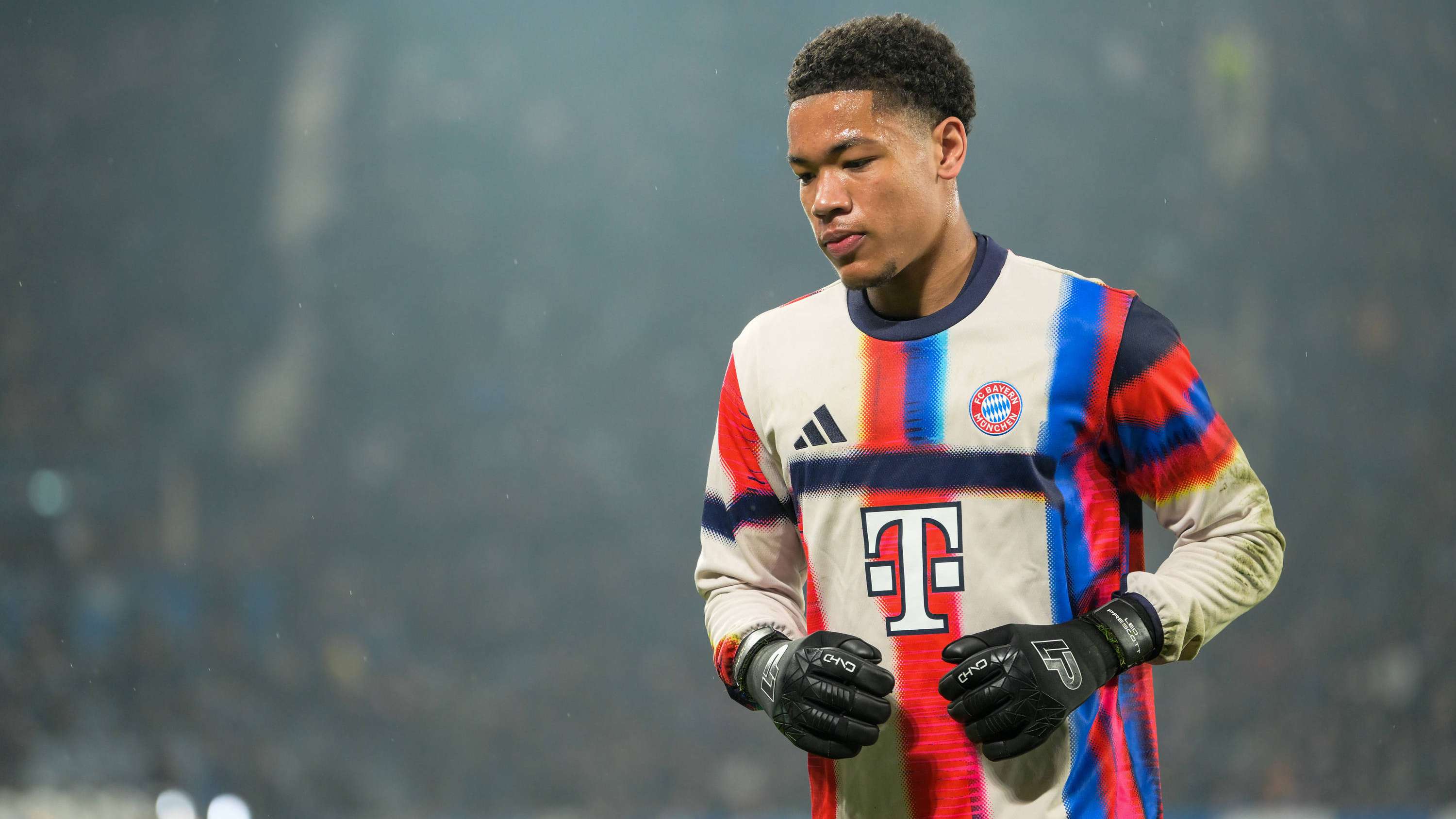 Who is Leonard Prescott, who sits on the bench at FC Bayern?  