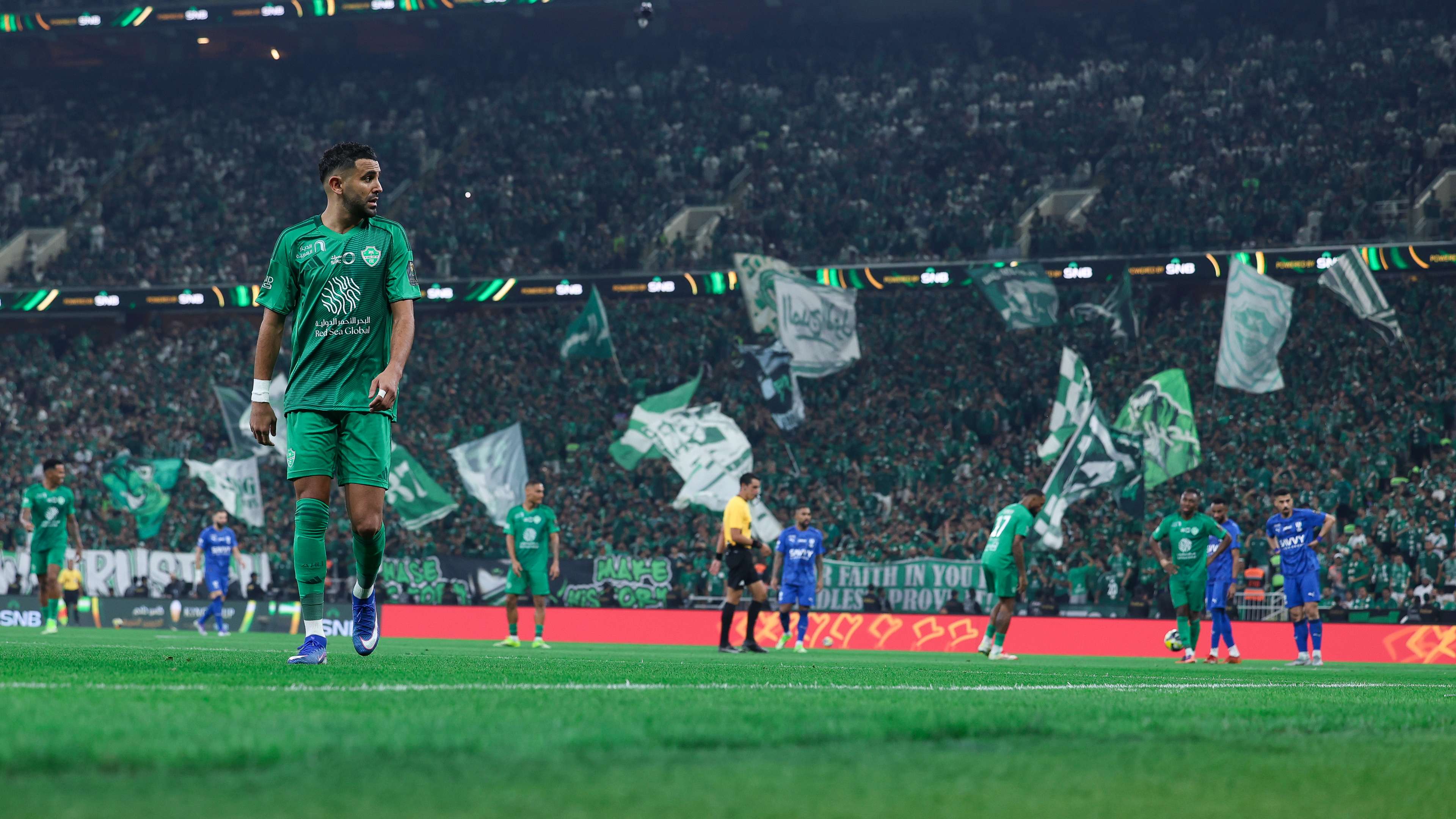 Refereeing expert drops a bombshell over Al Ahli’s disallowed penalty against Al-Fayha
In a revelation that has sent shockwaves through Saudi Arabian football, a respected refereei  