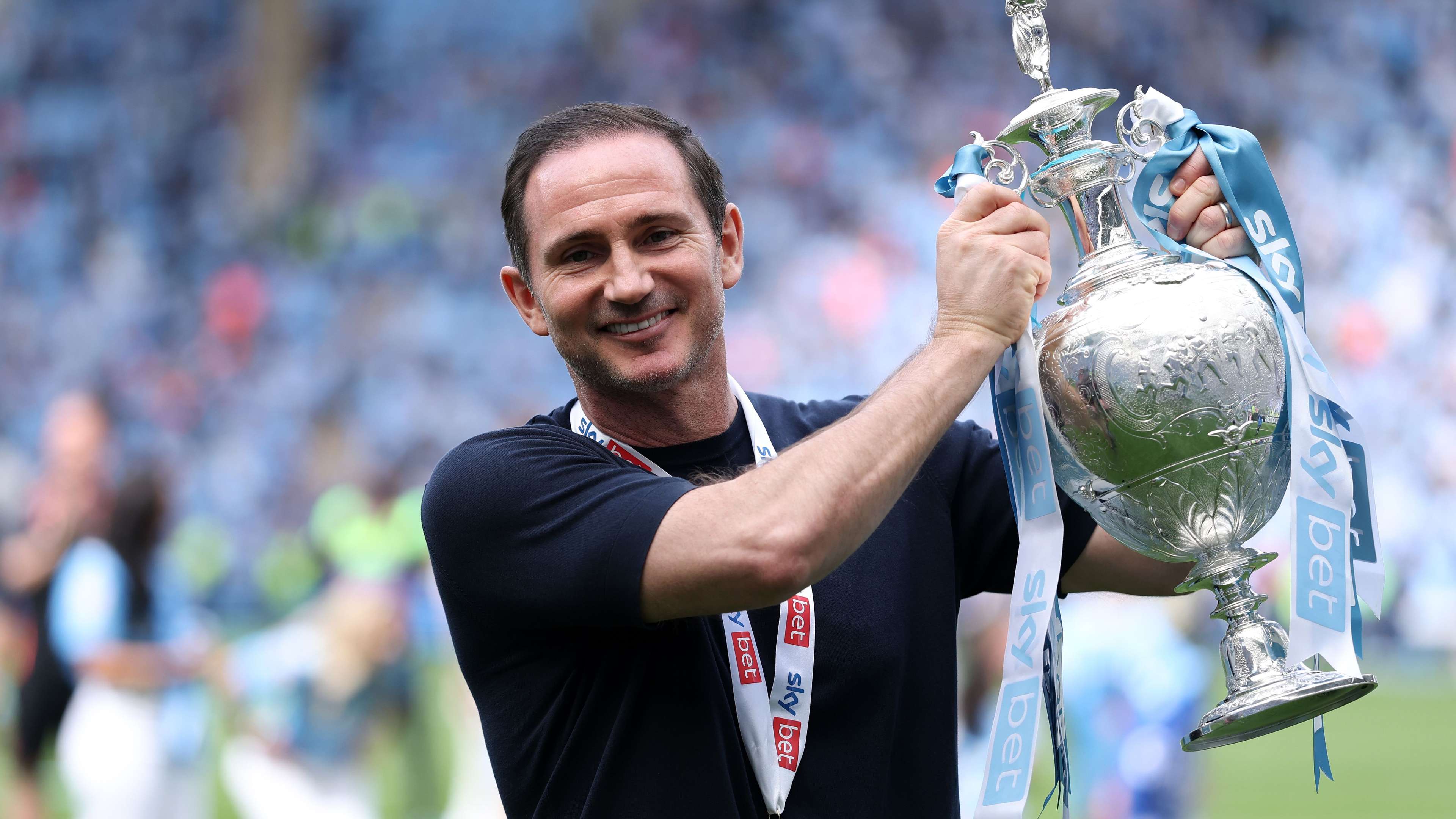 Lampard wins LMA award and receives special Ferguson tribute  