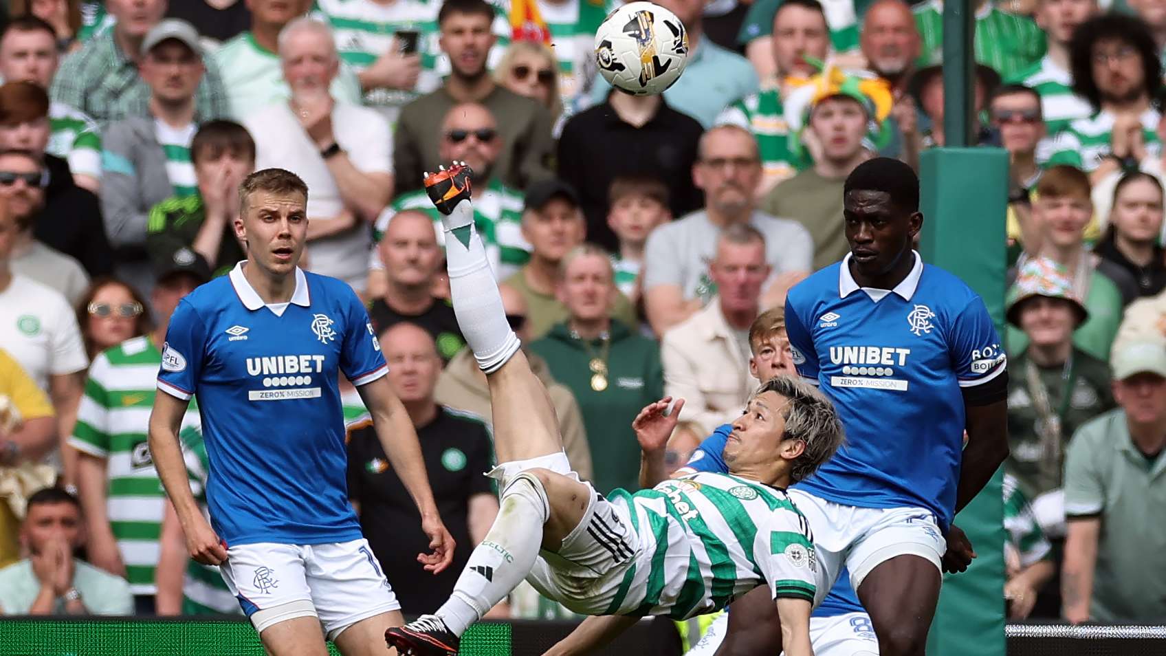 🎥| Maeda scores unbelievable overhead kick as Celtic beat Rangers  