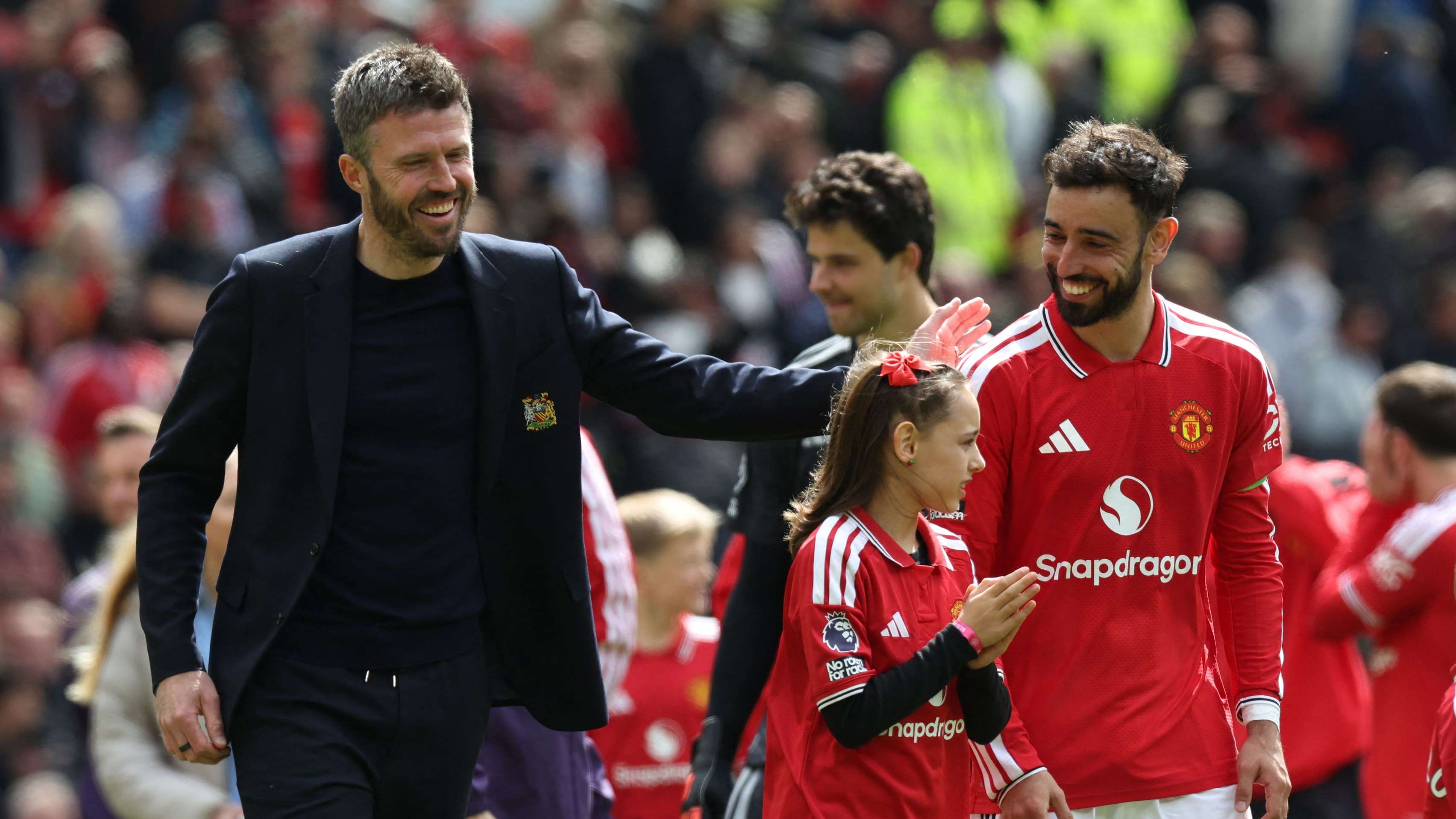 Carrick makes big statement on Fernandes' future at Man Utd  