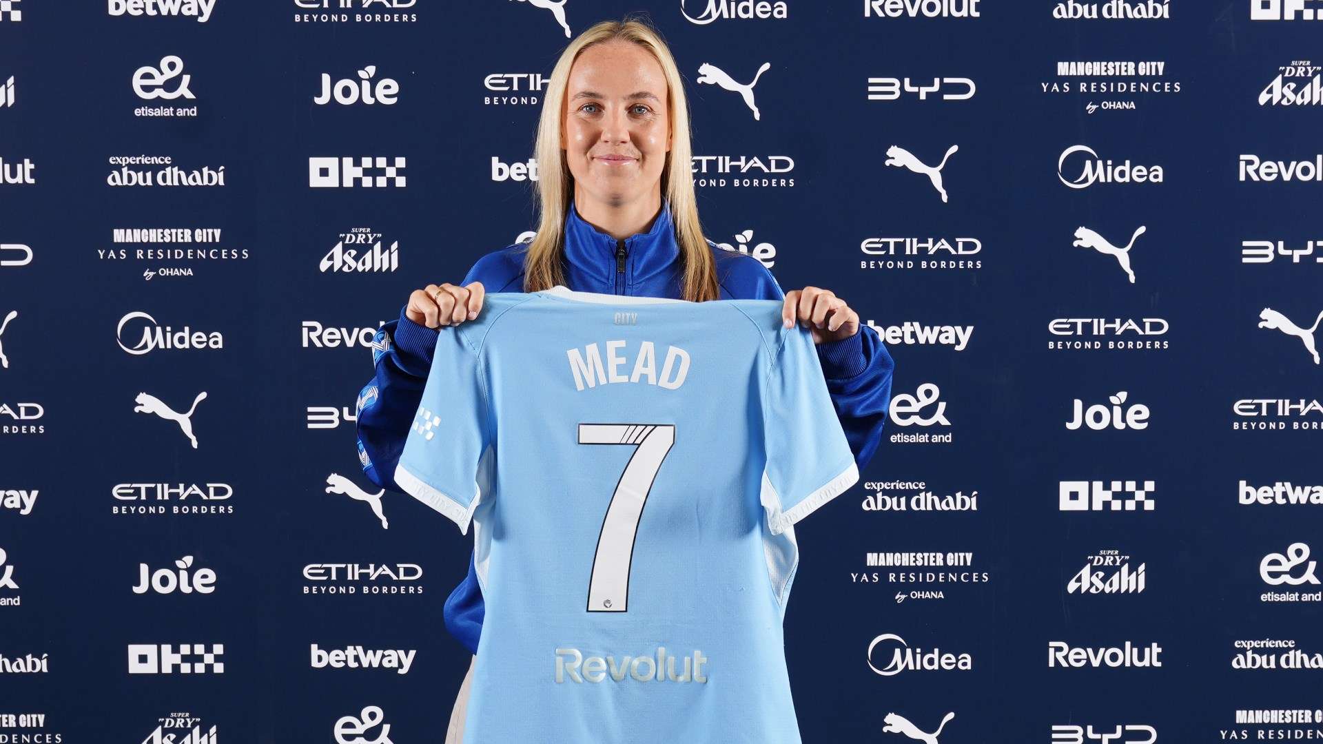 England icon Mead completes switch from Arsenal to Man City  