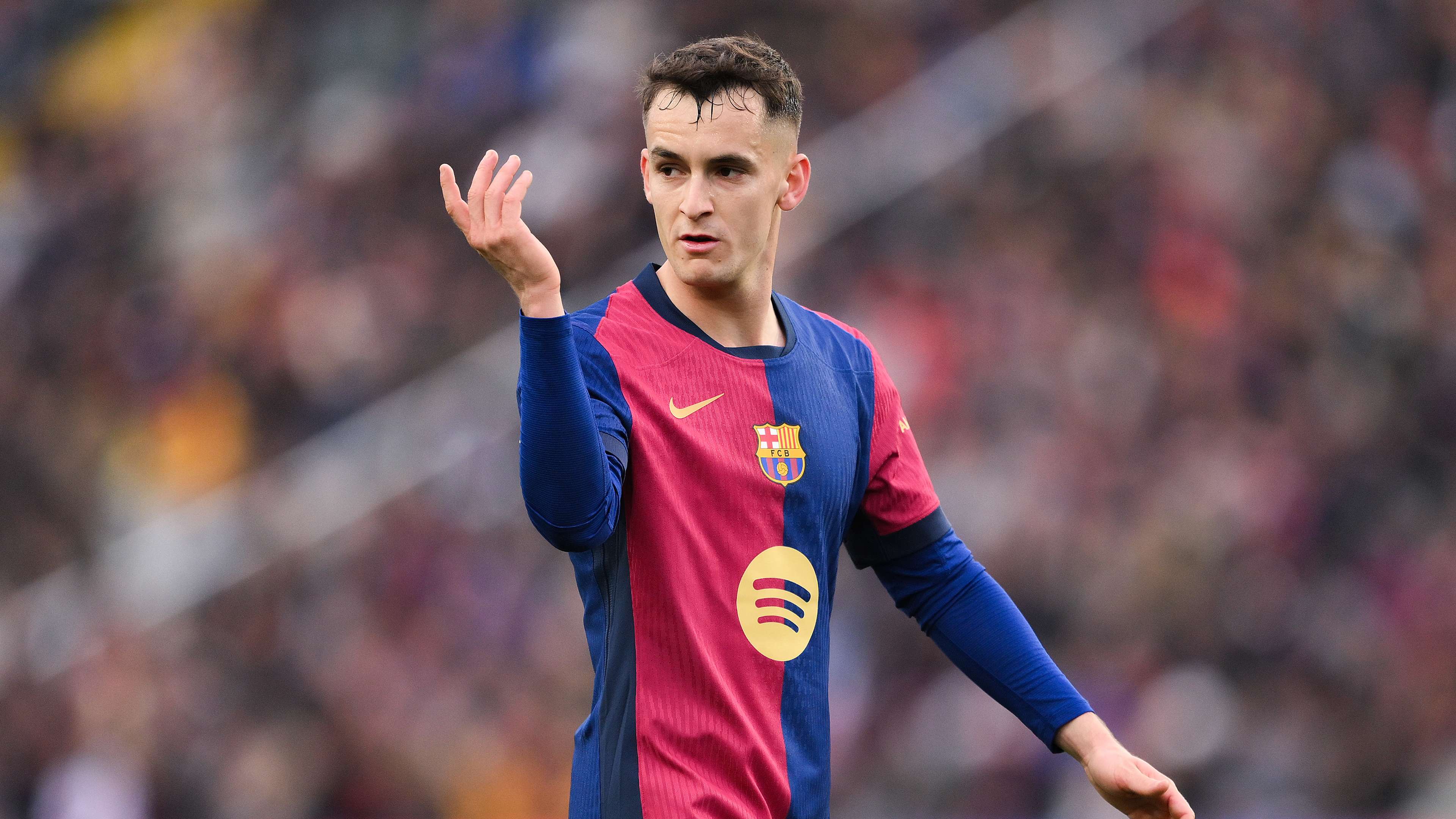 Barcelona midfielder Casado agrees summer exit  